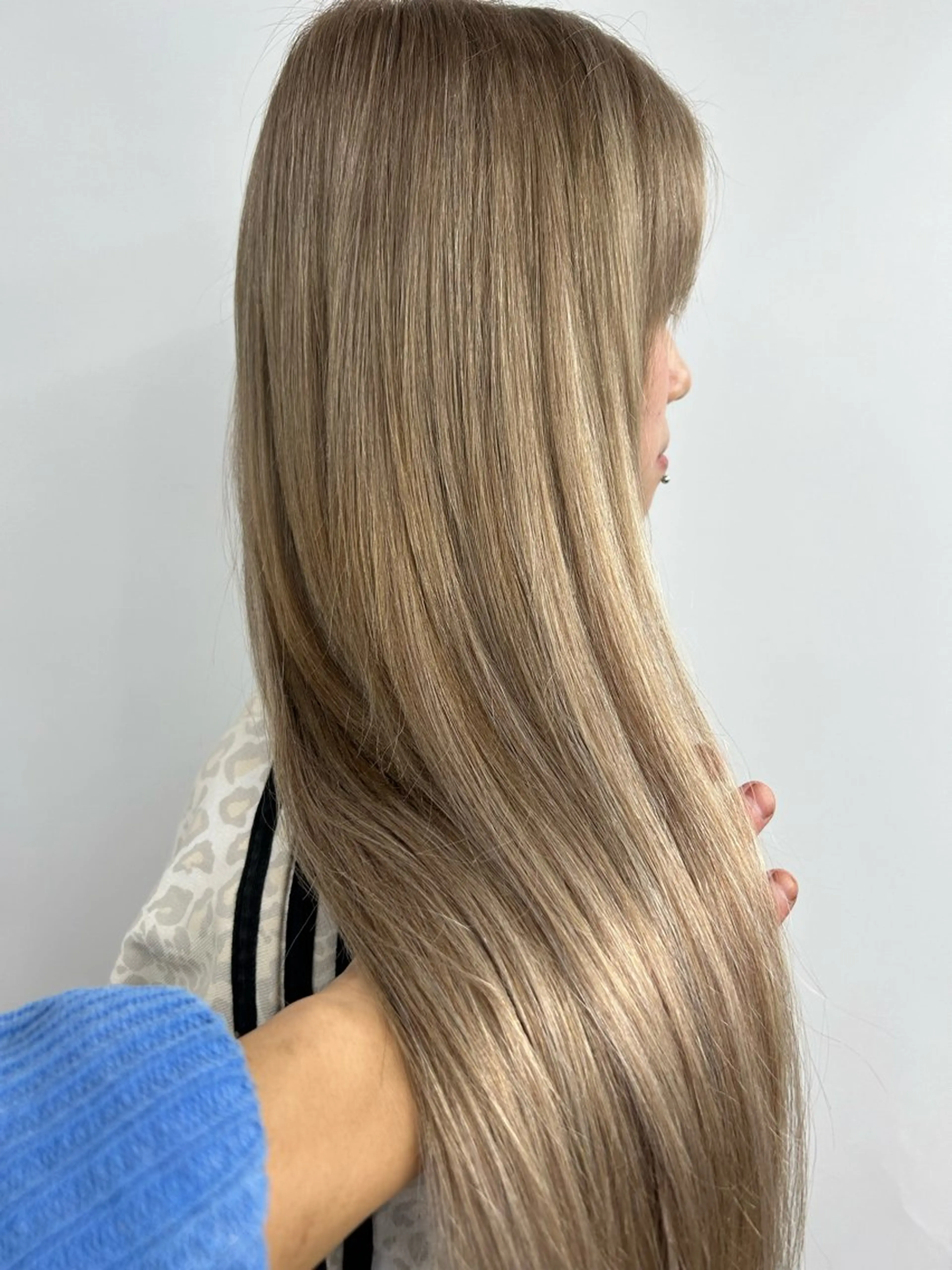 ロング カラー シールエクステ バレイヤージュ ベージュカラー ブリーチ ダブルカラー カット ヘアカラー トリートメント エクステ ヘアセット alpha. カラーエクステ下妻のヘアスタイル