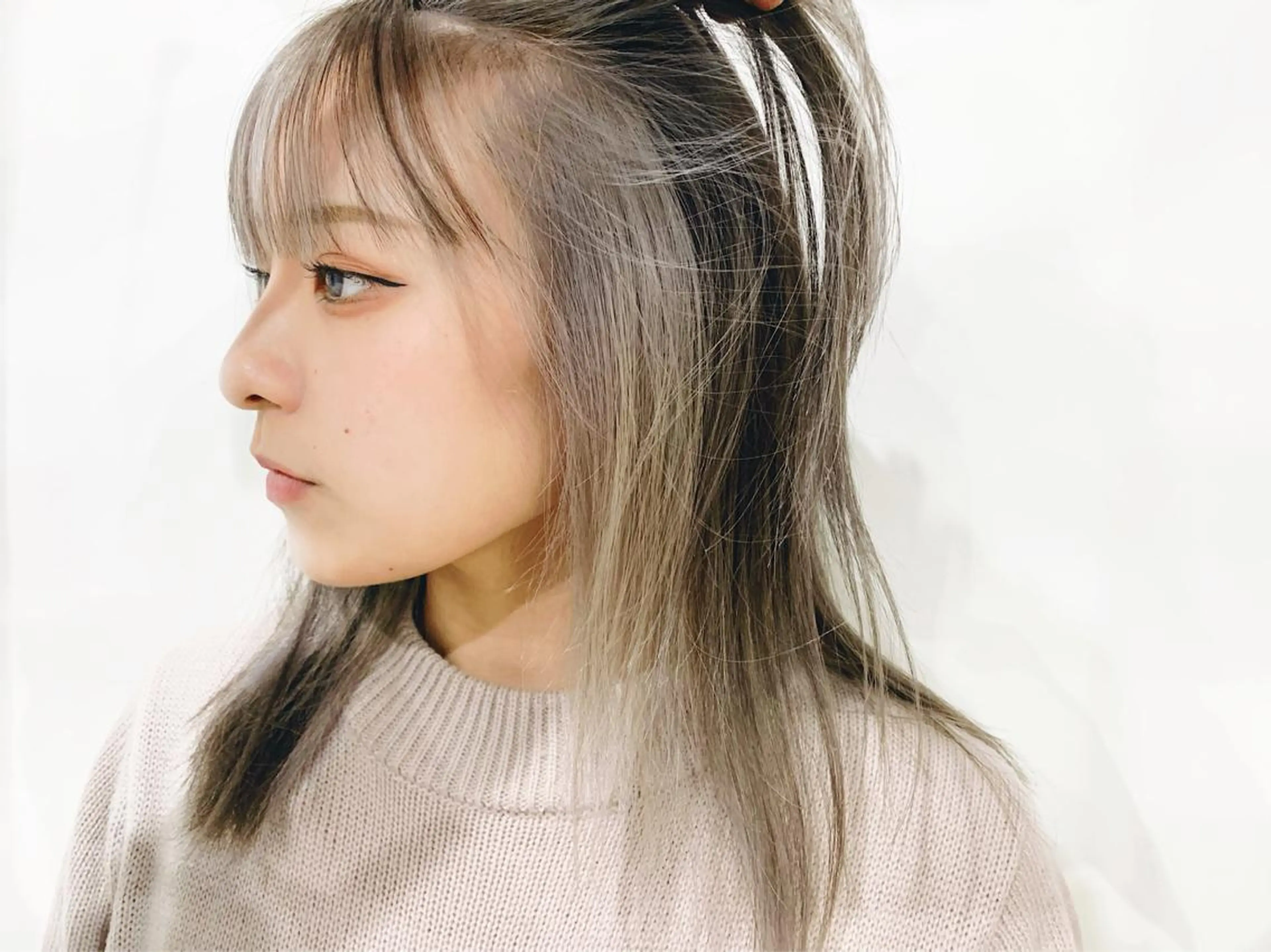 カラー ブリーチ ヘアカラー ハイトーンカラー RYUのヘアスタイル