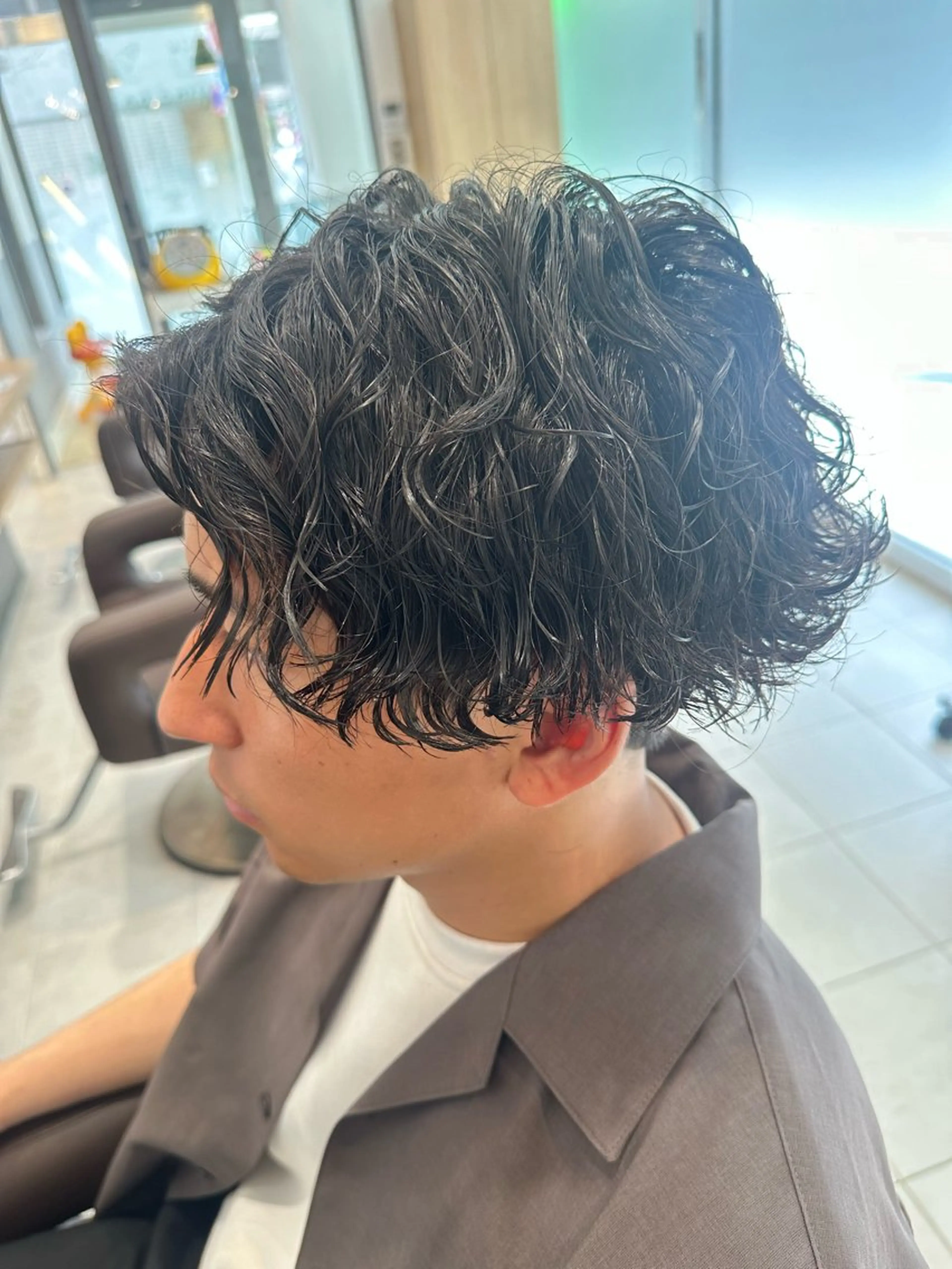 ミディアム パーマ メンズ ミディアムパーマ フェードカット メンズパーマ 波巻きパーマ スパイラルパーマ 💈メンズ特化 美容師サキ💈のヘアスタイル