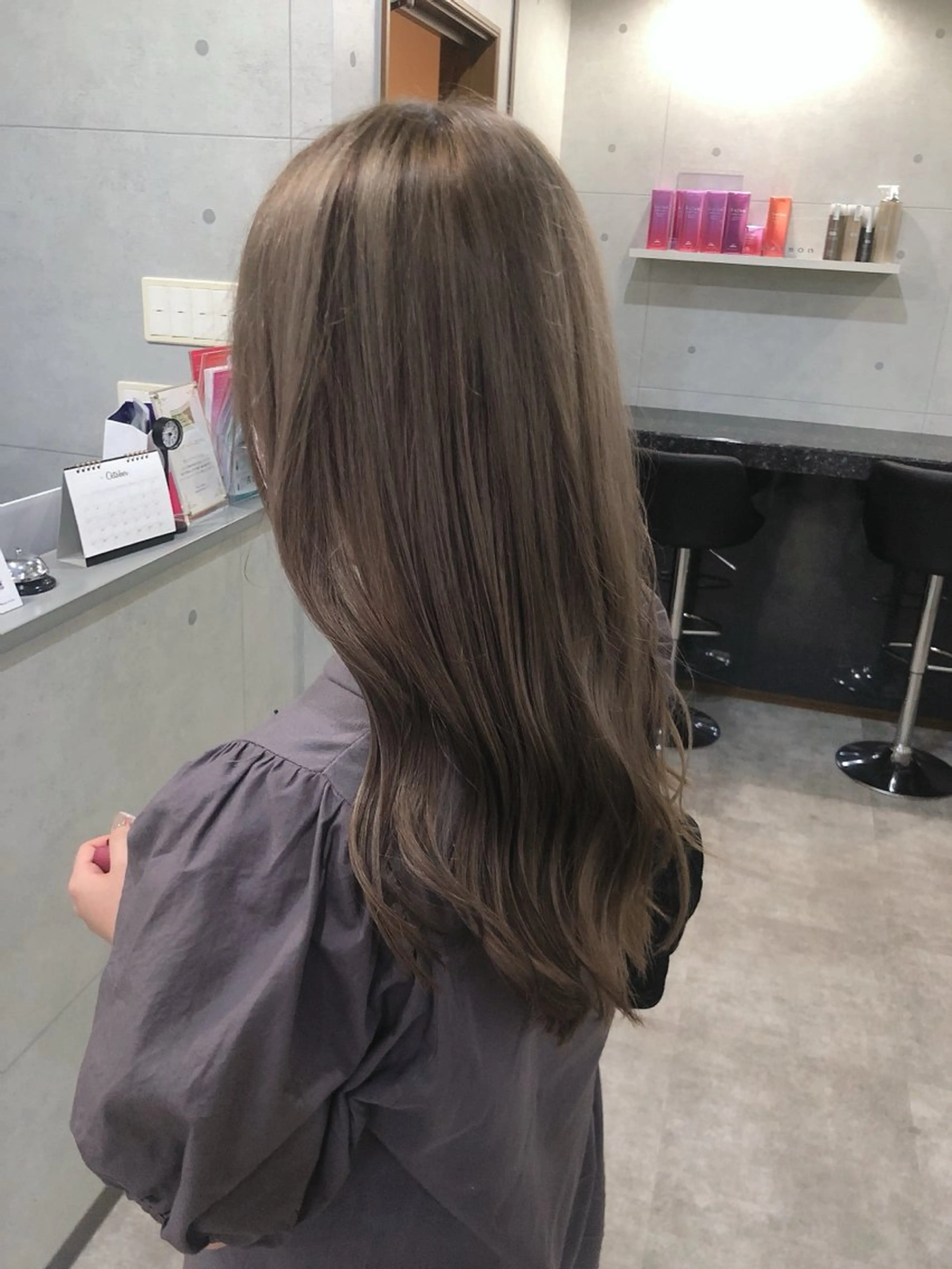 セミロング ボブ くびれヘア くせ毛 髪質改善 切りっぱなしロブ カット ヘアカラー REVE所属・REVE 【外国人風カラー】のヘアスタイル