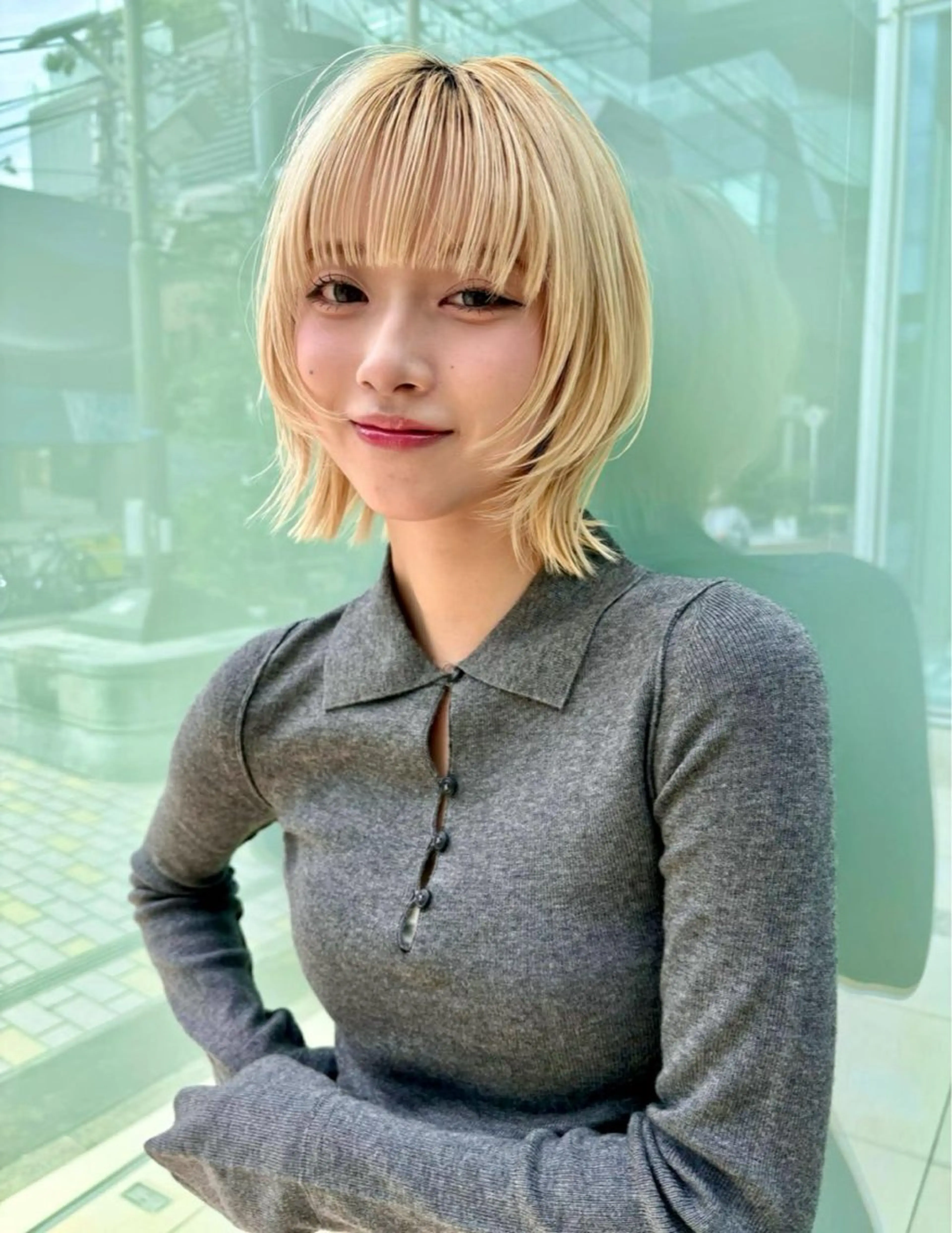 ショート レイヤー/ハッシュ/ ウルフ/透明感カラーのヘアスタイル