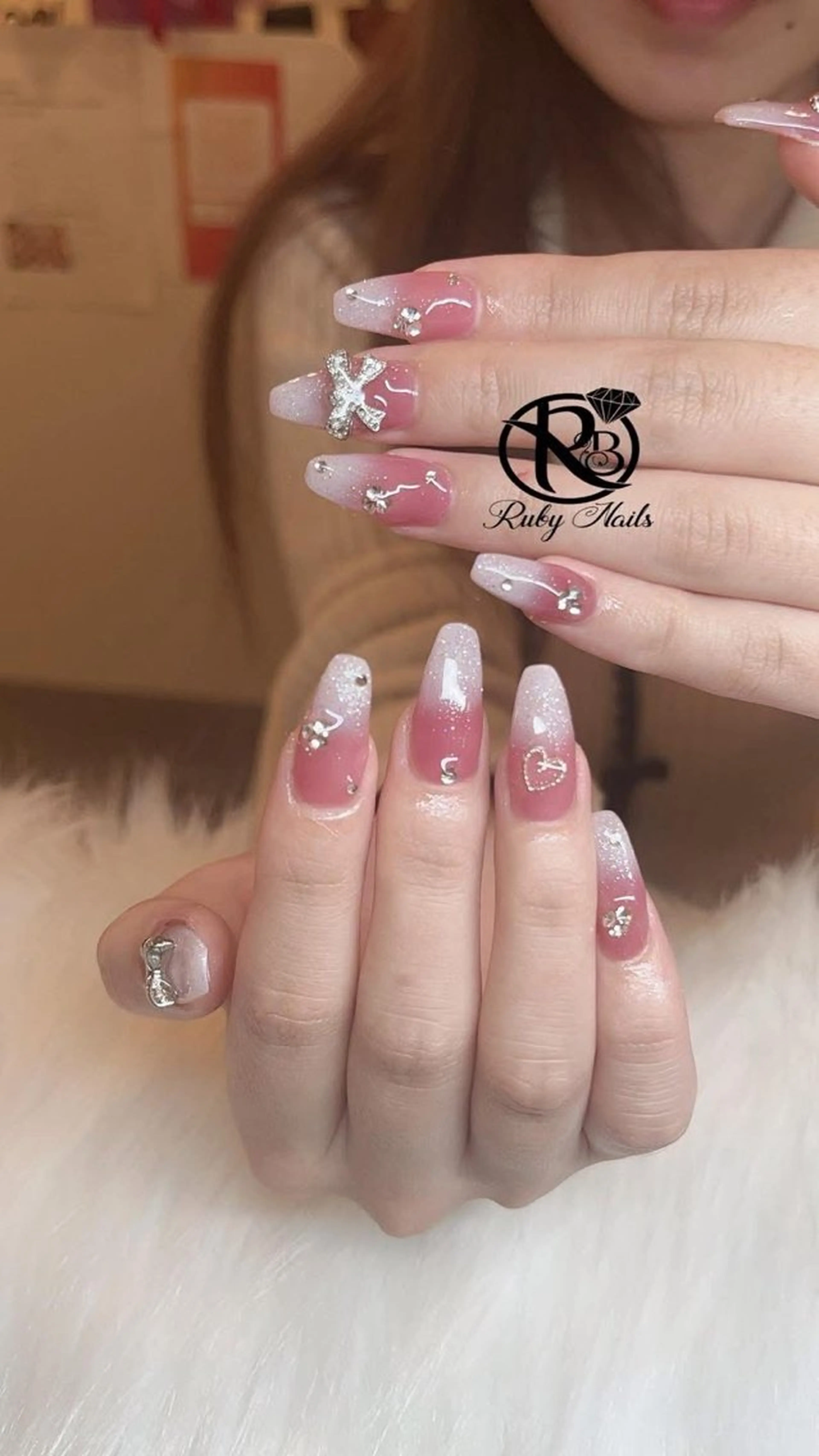 ネイル ストーンネイル Rose Ana.Chuoのネイルデザイン