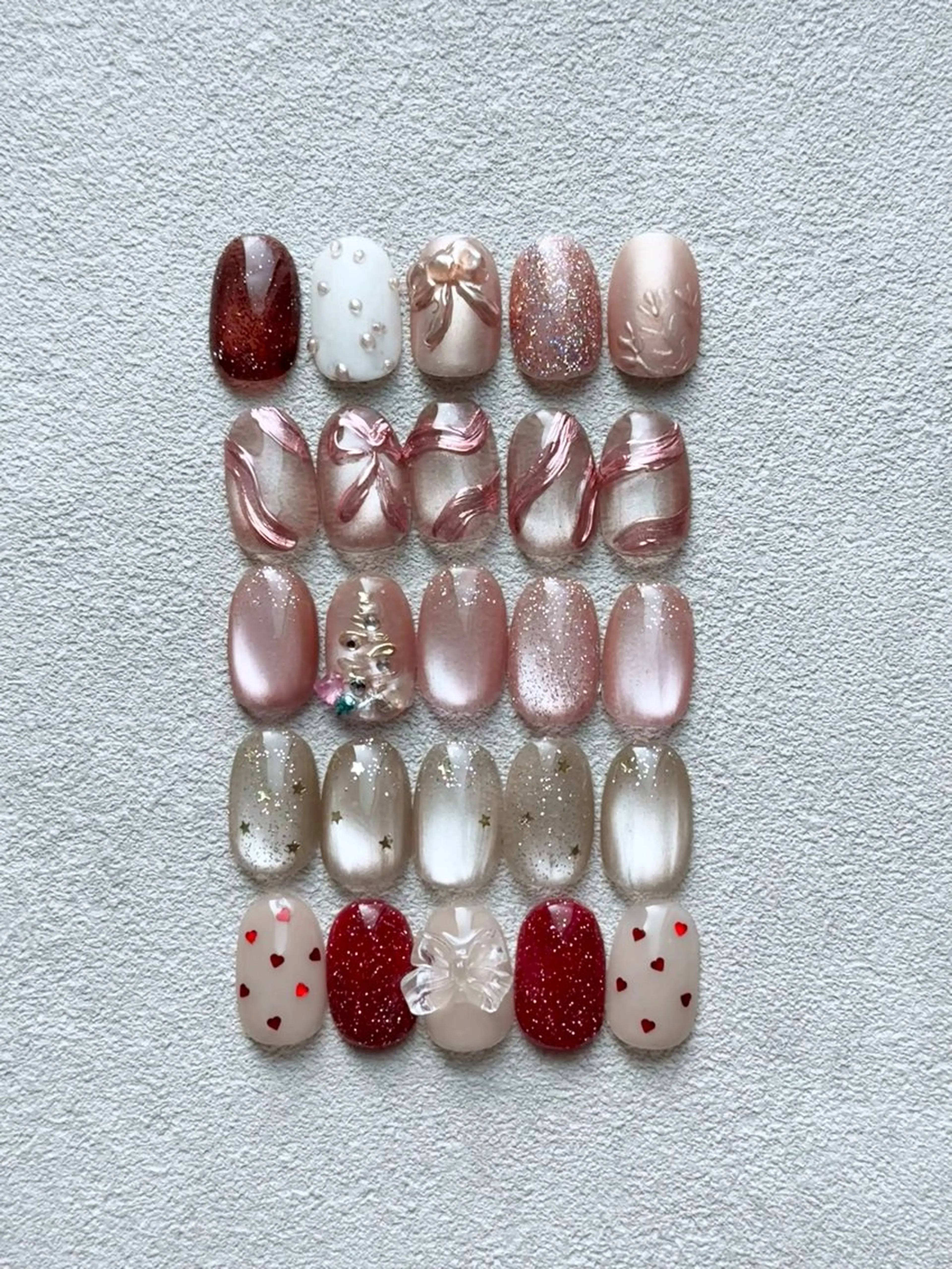 ネイル マグネットネイル ピンク シンプルネイル 冬ネイル クリスマス ハンドネイル ハンドケア nail salon swaddle 🪽のネイルデザイン