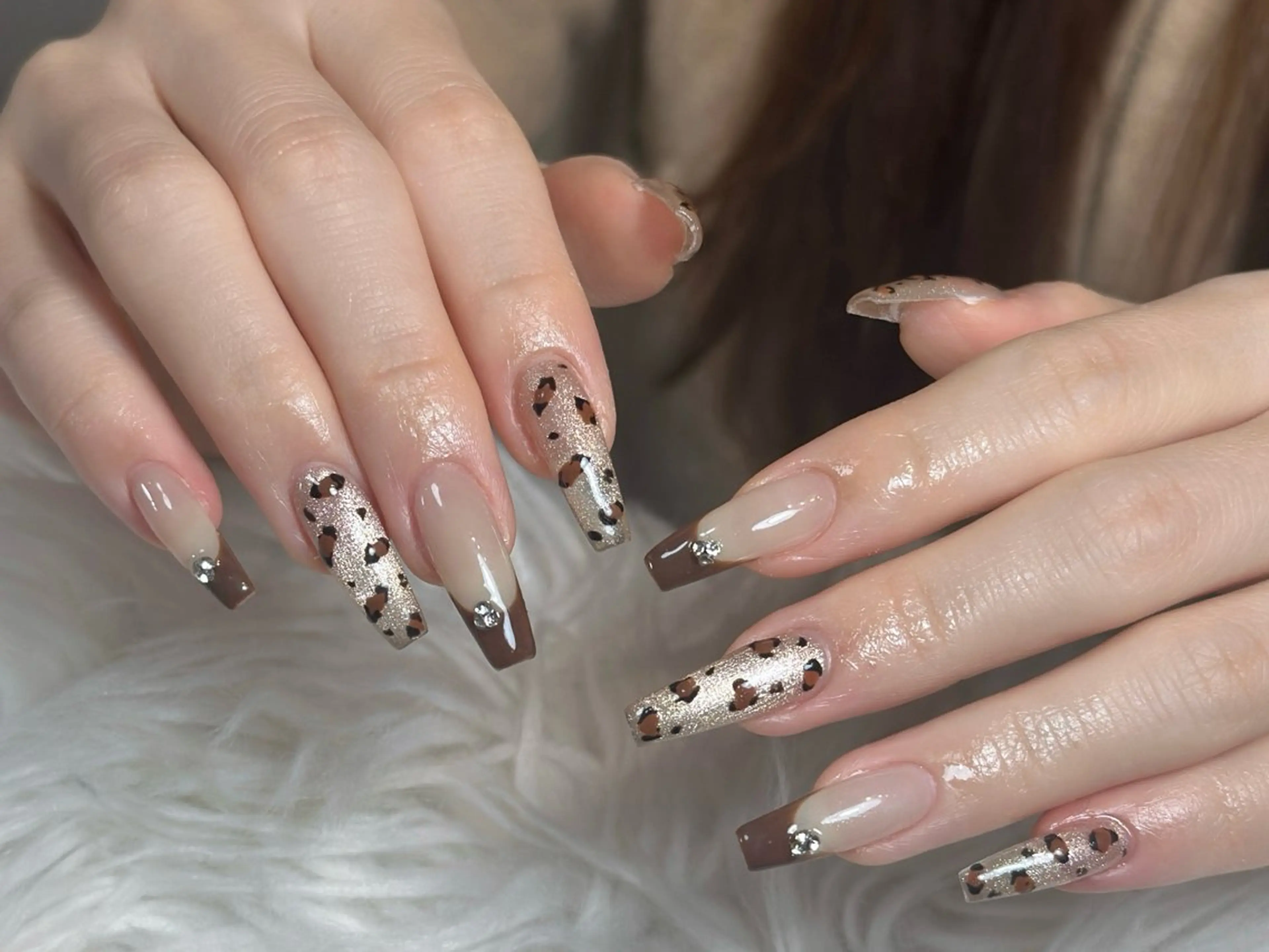 ネイル オーロラネイル ボルドー ブラウン 氷ネイル・うるうるネイル キラキラネイル ハンドネイル Julli ジュリのネイルデザイン