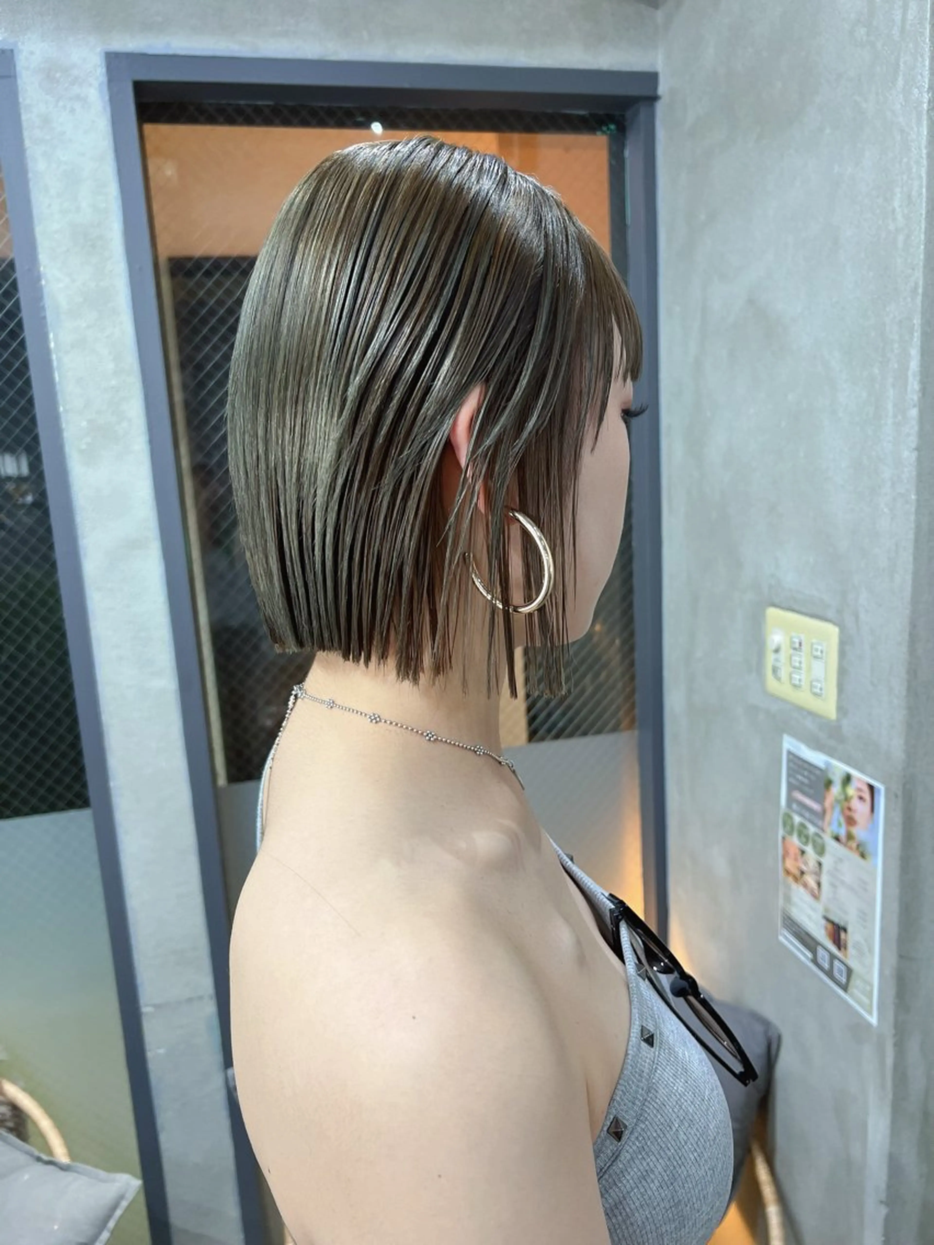 ショート カラー ベージュカラー ブリーチ ケアブリーチ ハイトーンカラー ミルクティーベージュ ヘアカラー ユ イのヘアスタイル