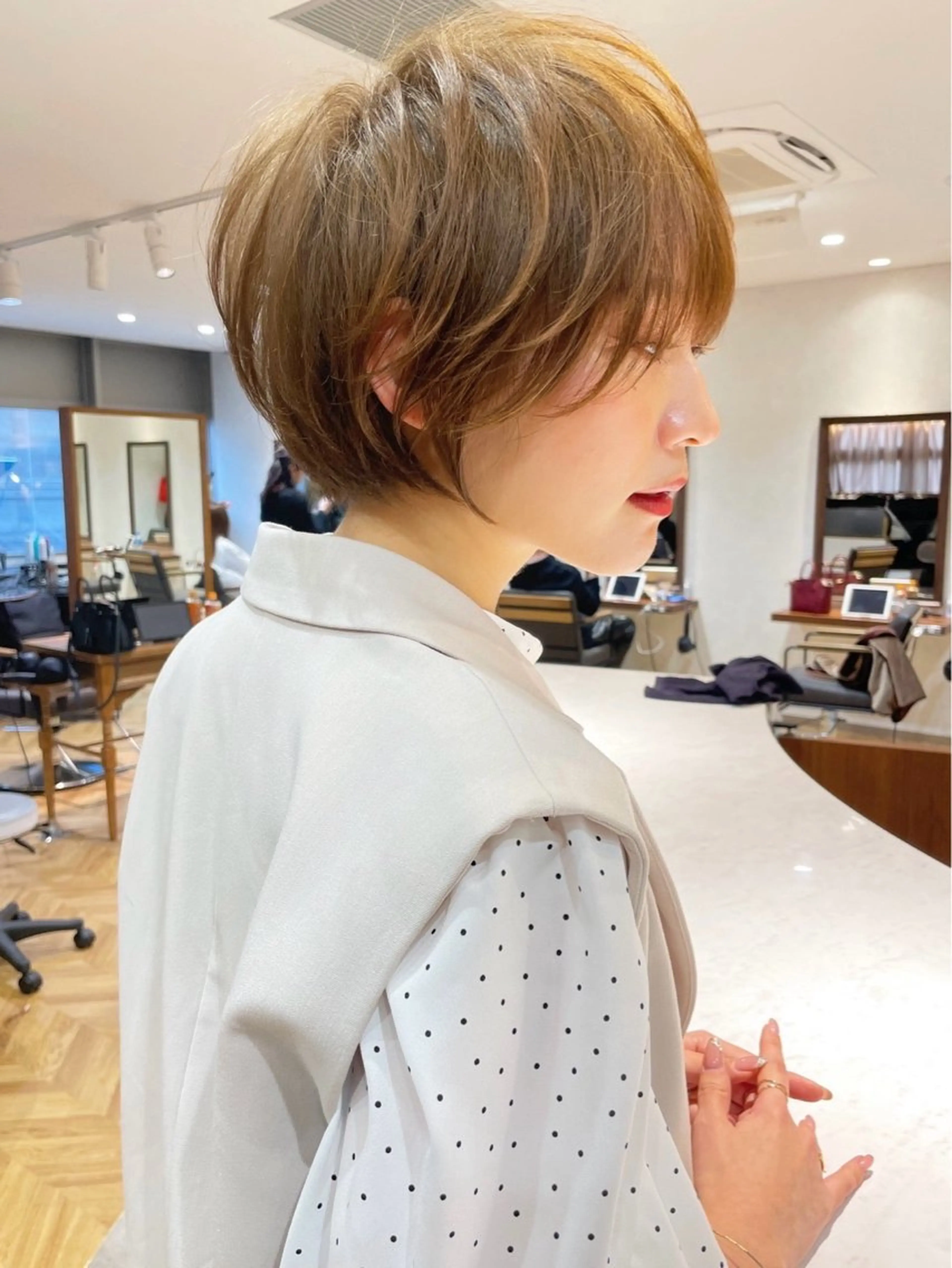 ショート カラー カット ヘアカラー トリートメント 💛ブリーチ&カット LEON🩶のヘアスタイル