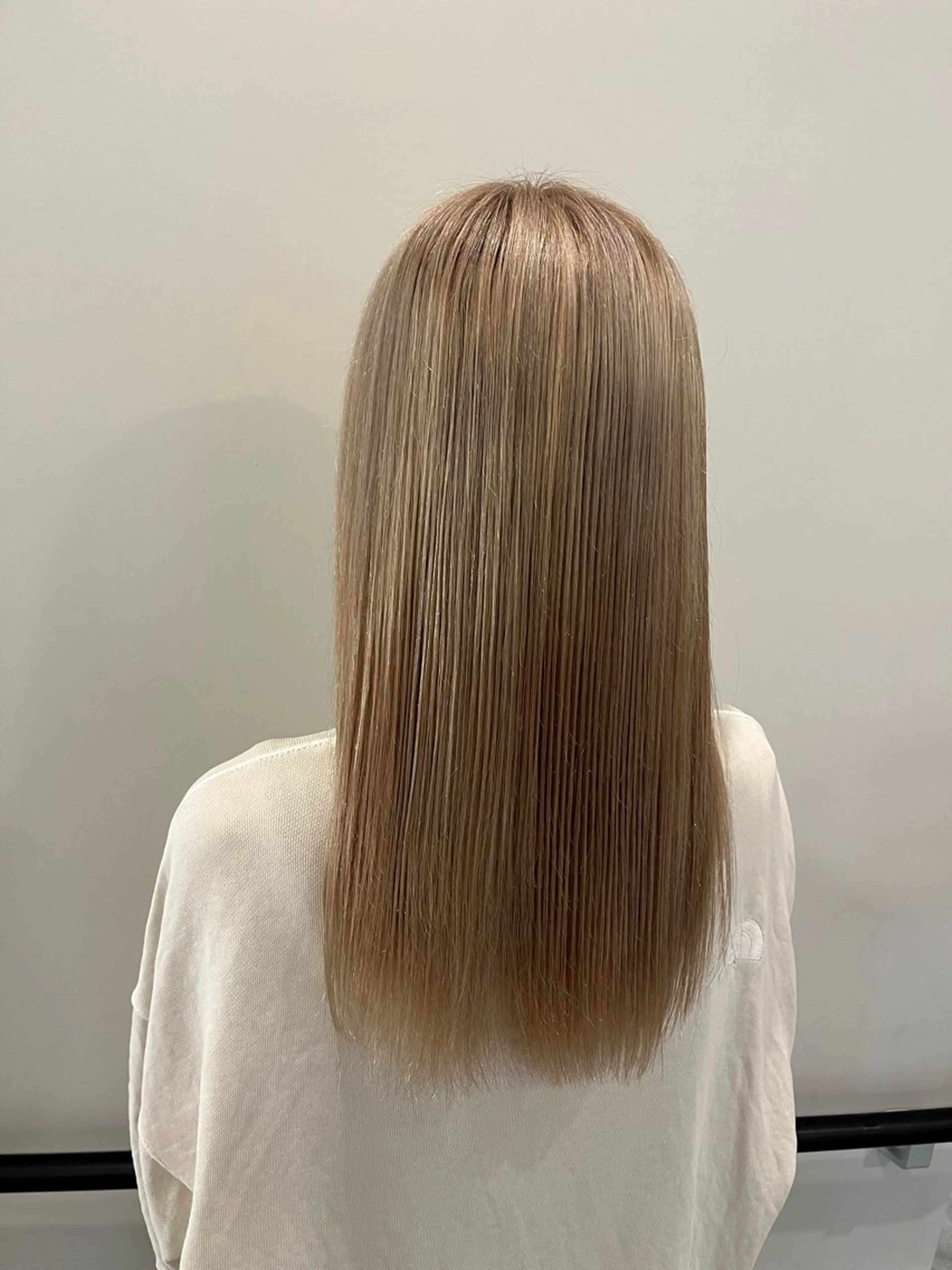 ロング 縮毛矯正 カット SALOWIN新宿3丁目East店所属・新宿髪質改善 ブリーチストレートのヘアスタイル