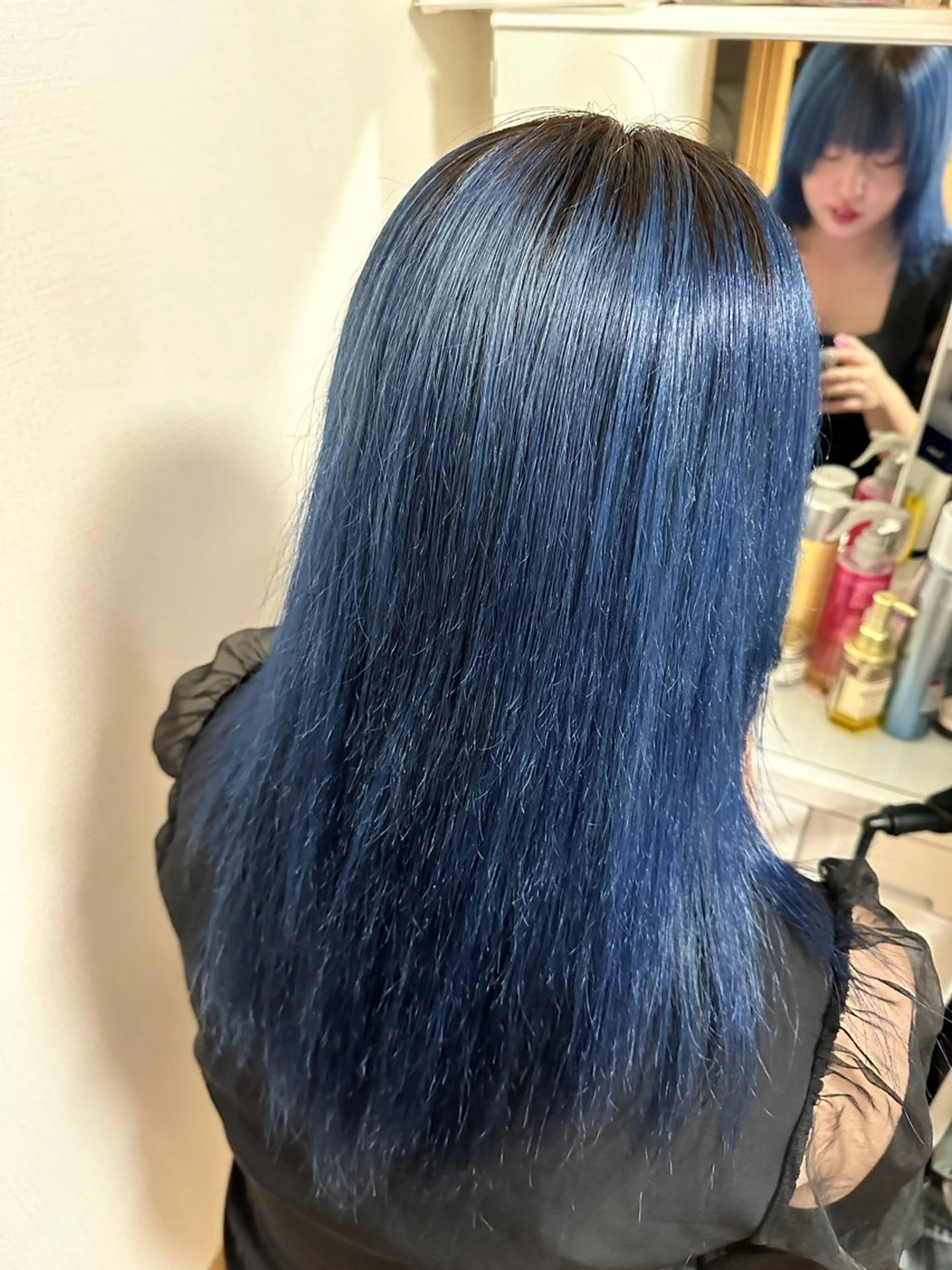 ロング ヘアカラー 上田 葵梨のヘアスタイル