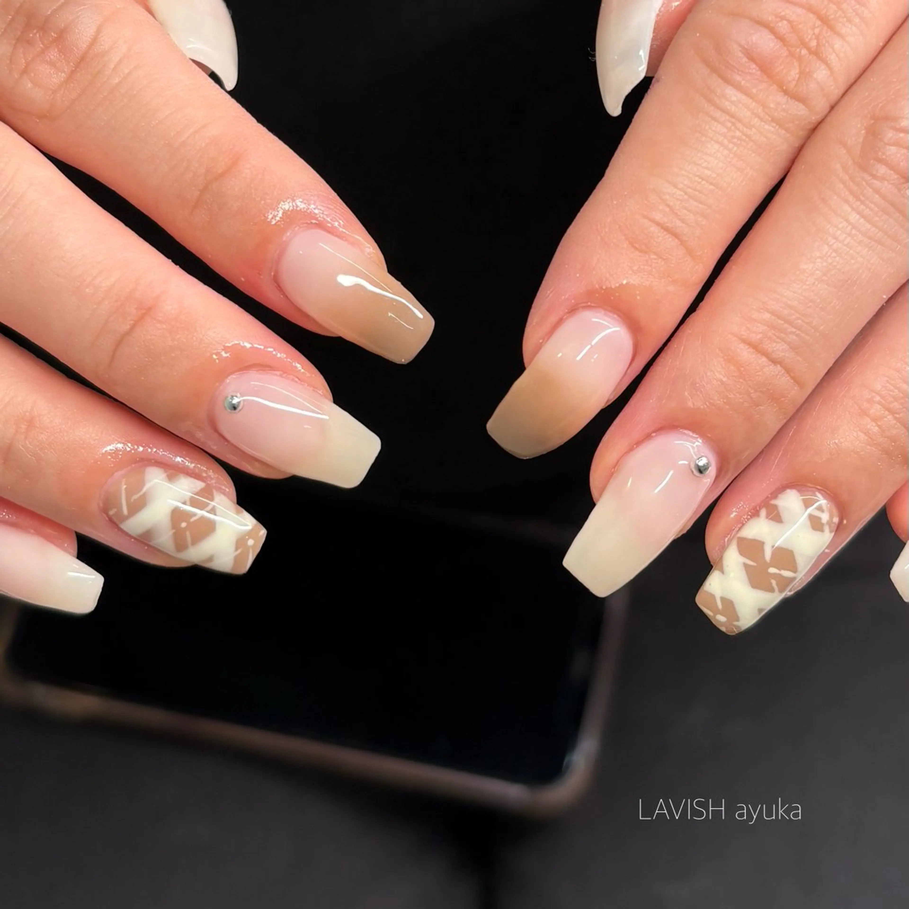 ネイル ハンドネイル LAVISH ayukaのネイルデザイン