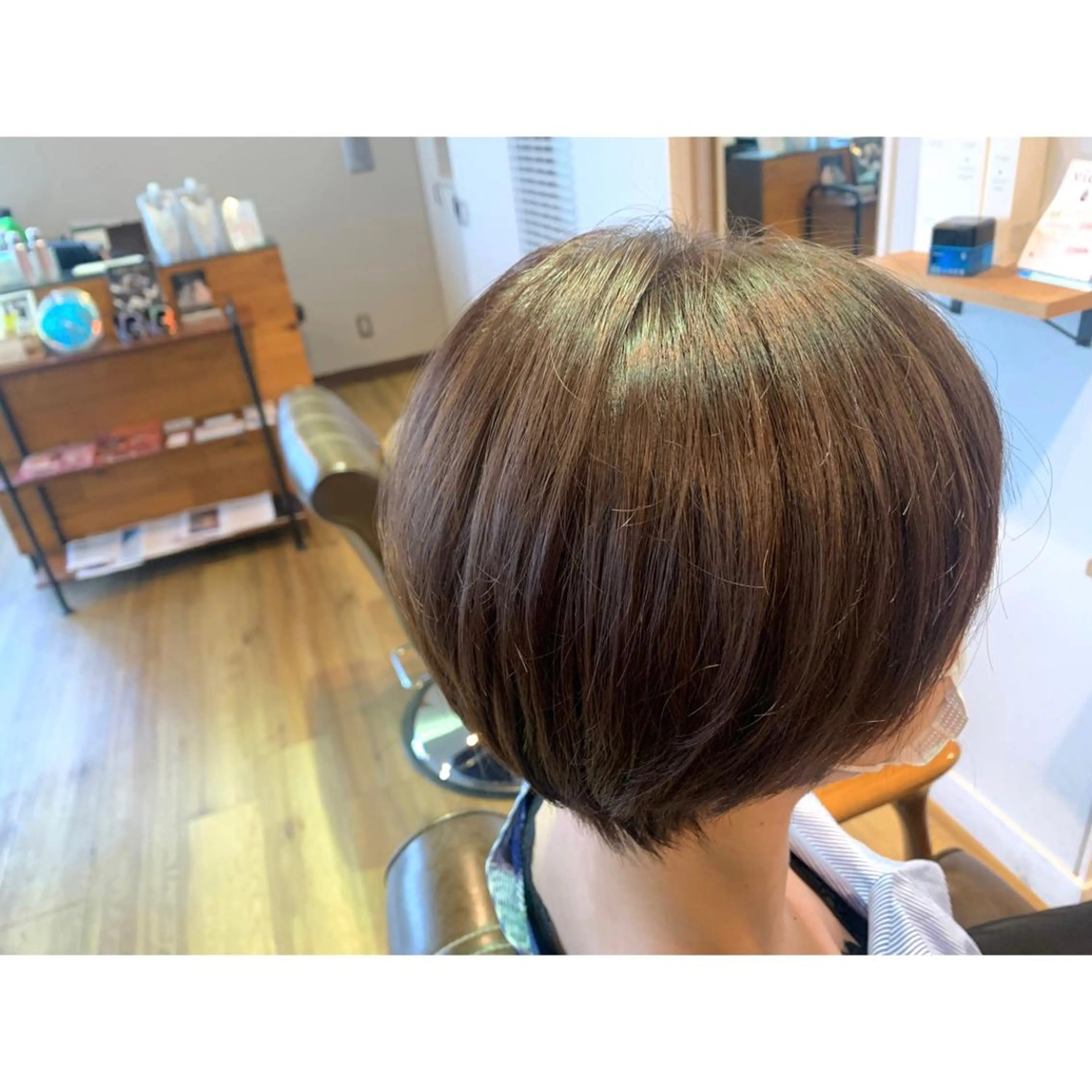 ショート カラー グレージュ ヘアカラー トリートメント ツキダテ ユイのヘアスタイル