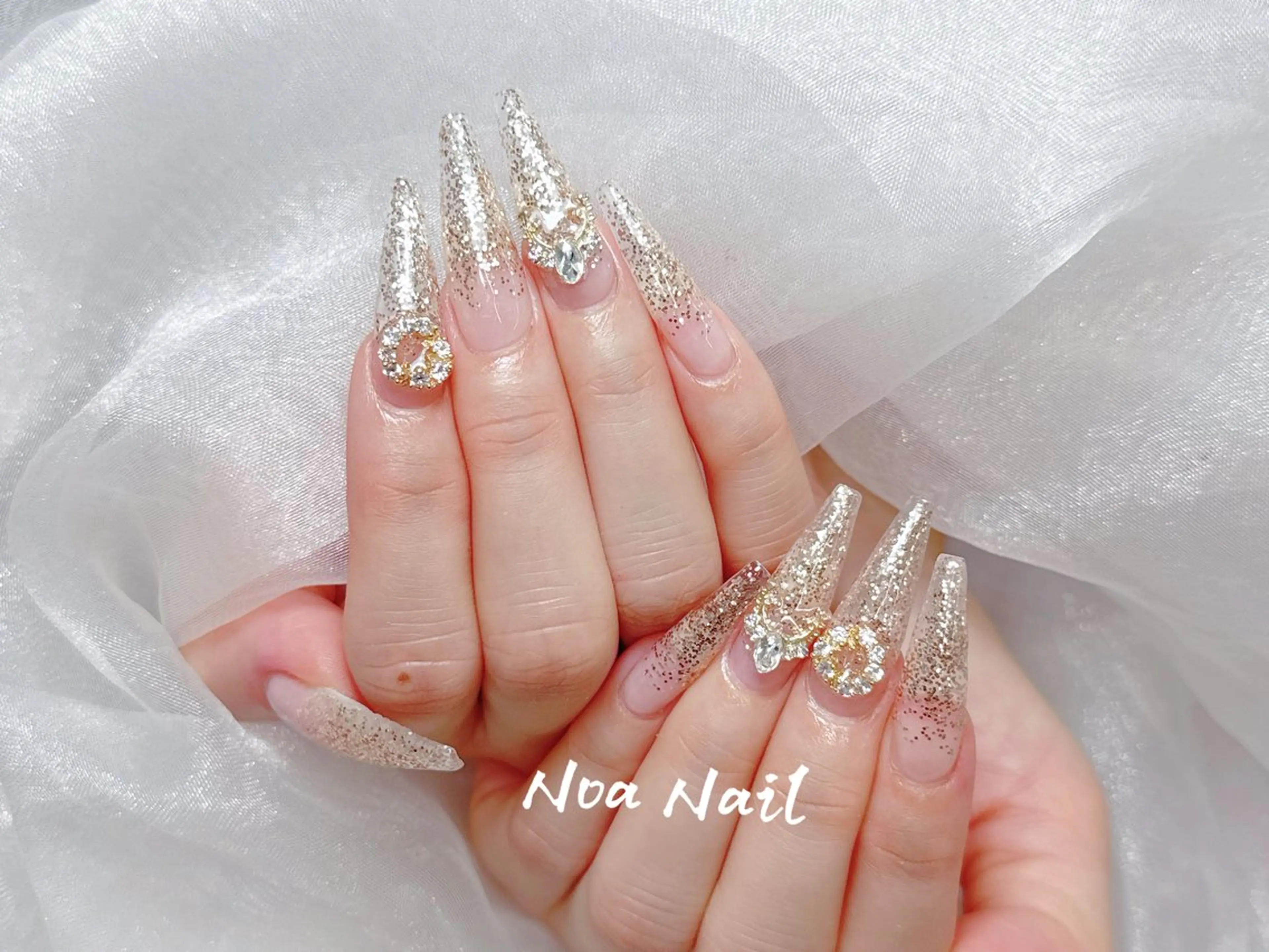 ロング 韓国風ヘア ハンドネイル NOA NAILのネイルデザイン