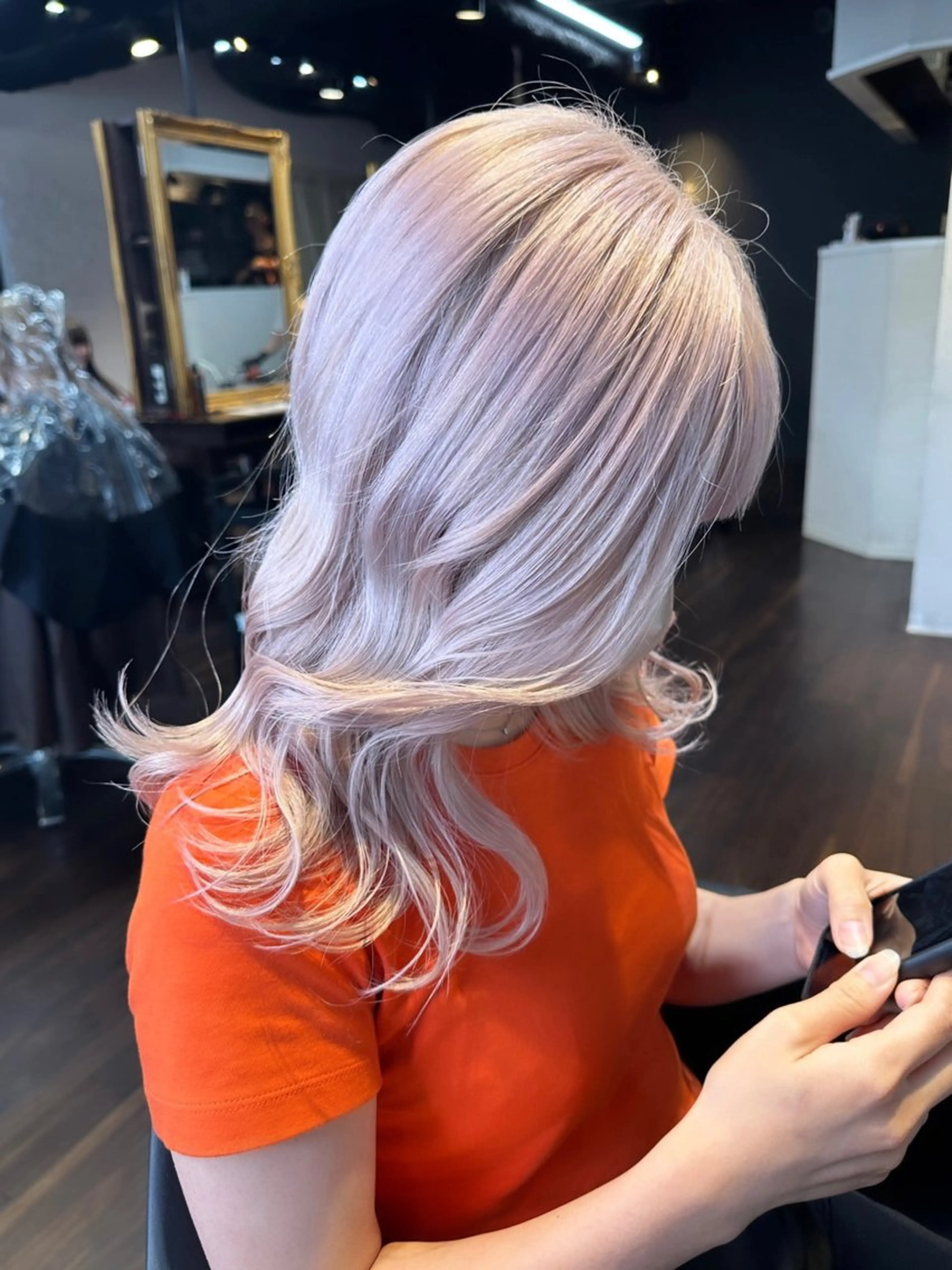 セミロング カラー ヘアアレンジ ベージュカラー ブリーチ イヤリングカラー ハイトーンカラー ミルクティーベージュ カット ヘアカラー トリートメント 髪質改善/縮毛矯正 ダブルカラー/Youのヘアスタイル