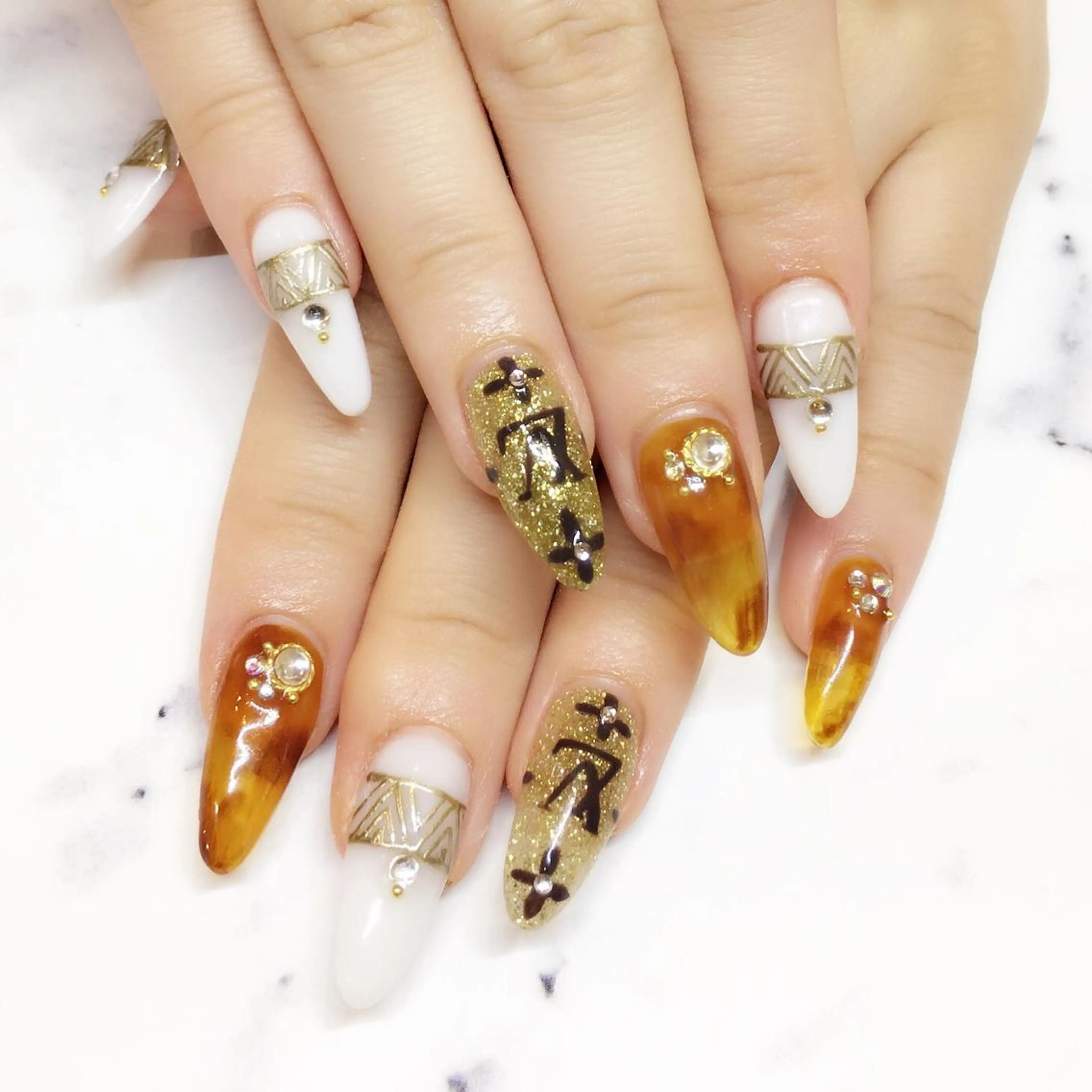 ネイル アートネイル べっ甲ネイル 持ち込み スカルプネイル nail salon Soeurのネイルデザイン