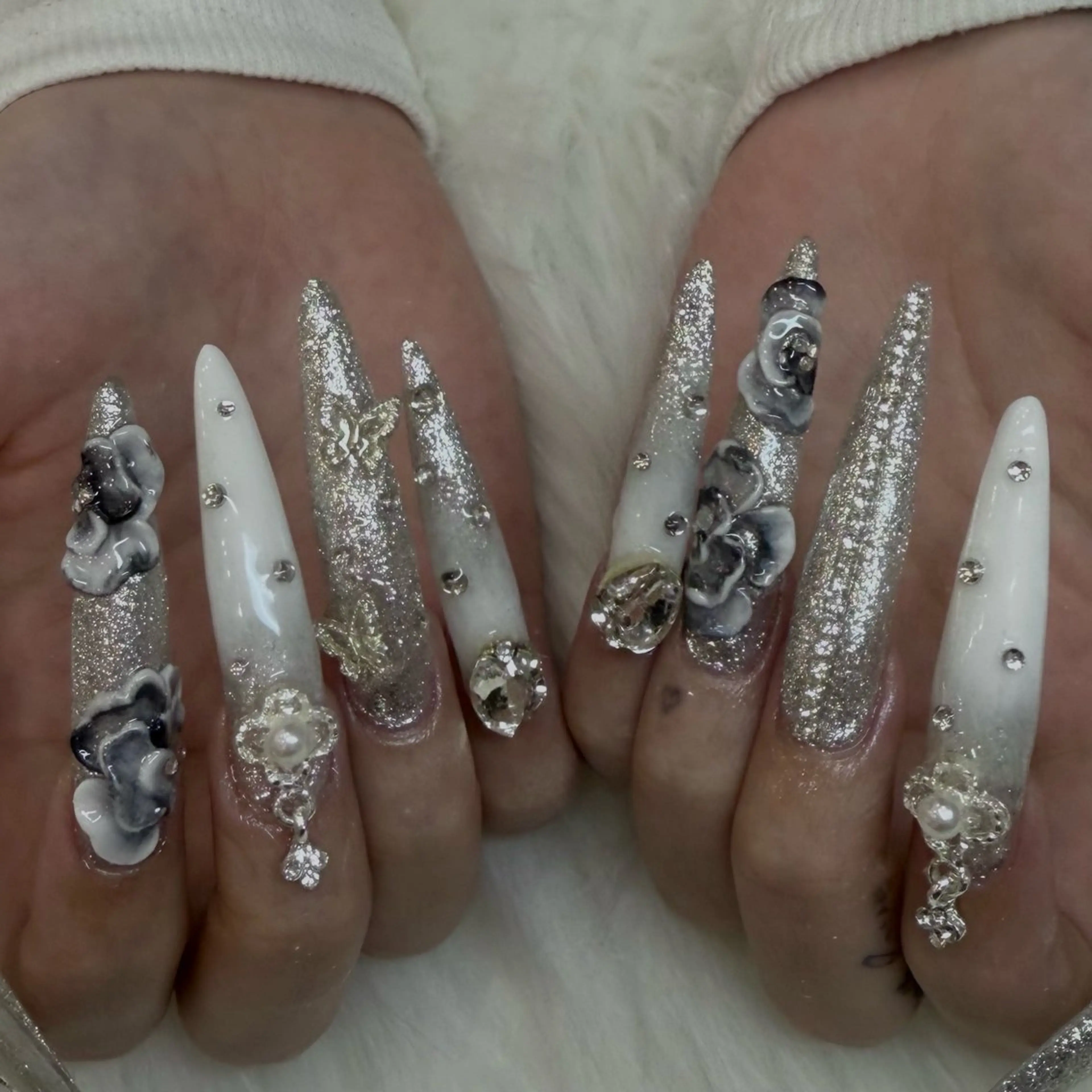 ネイル アートネイル 成人式 ロングネイル スーパーロングネイル ネイルチップ ハンドネイル icy,nail ユリアのネイルデザイン