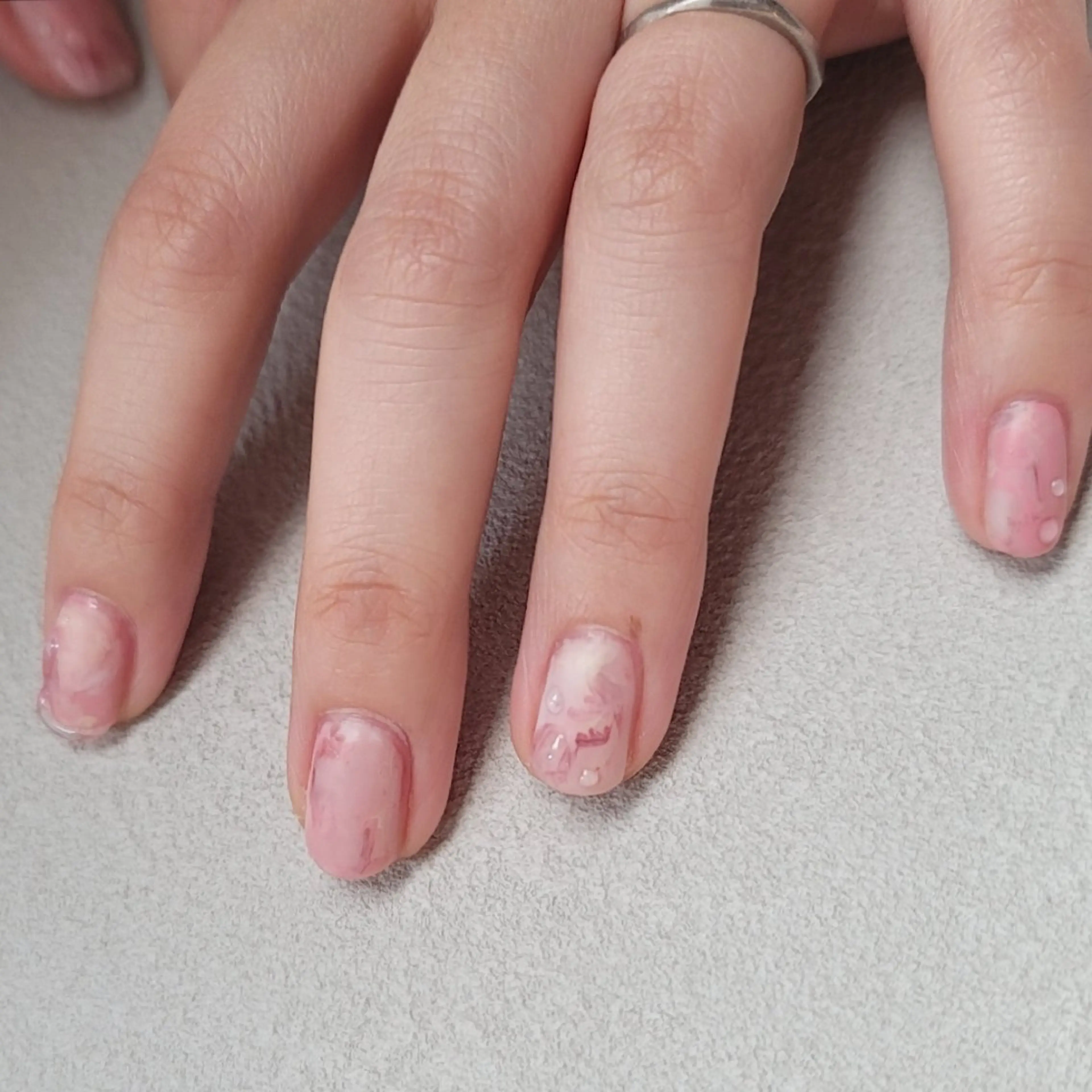 ネイル グラデーション 🌲🌳🚪iiit o🌲🌳🌲のネイルデザイン