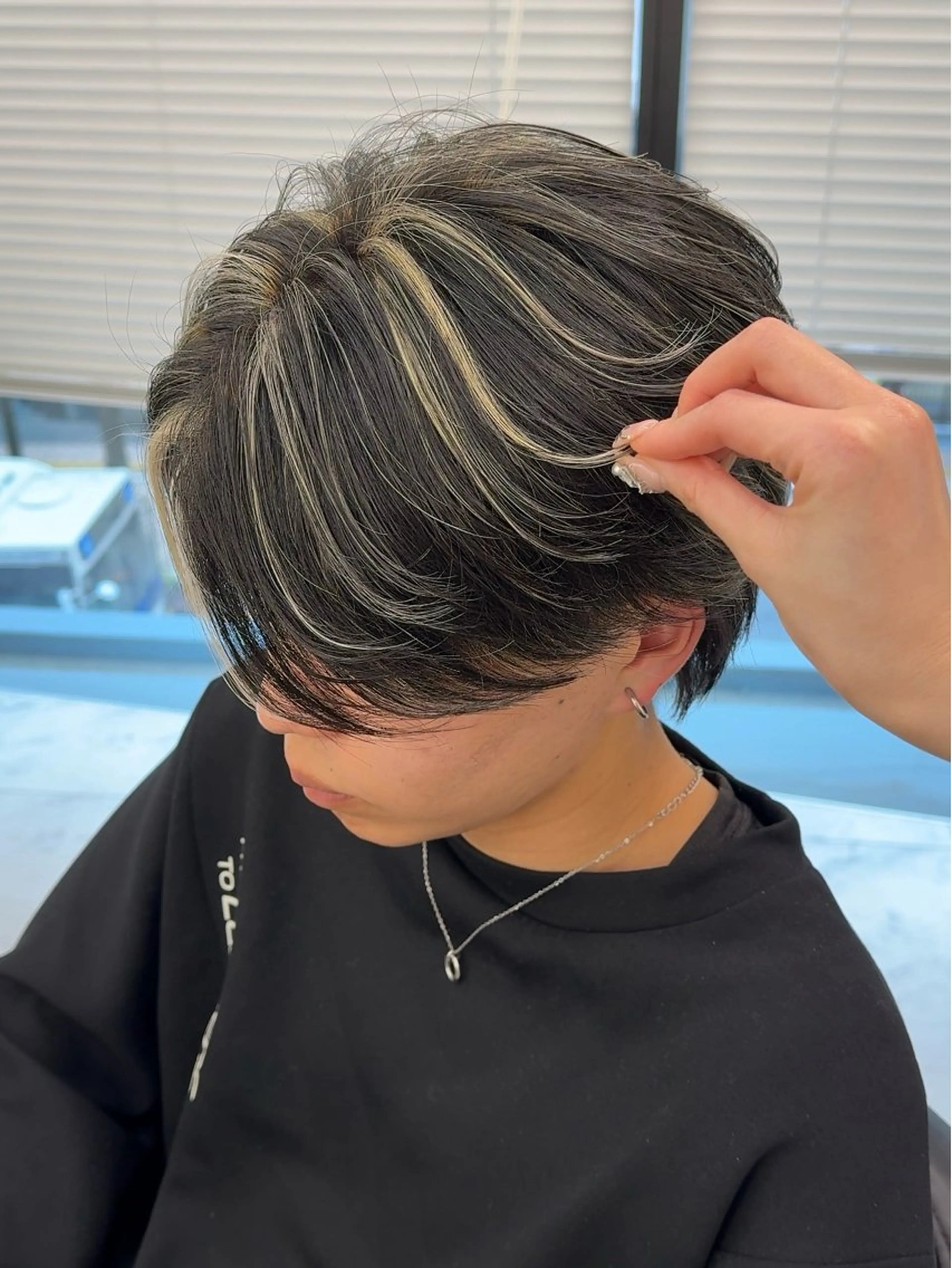 カラー メンズ ヘアカラー 𝐚𝐨𝐢 メンズ ‪‪/メッシュのヘアスタイル