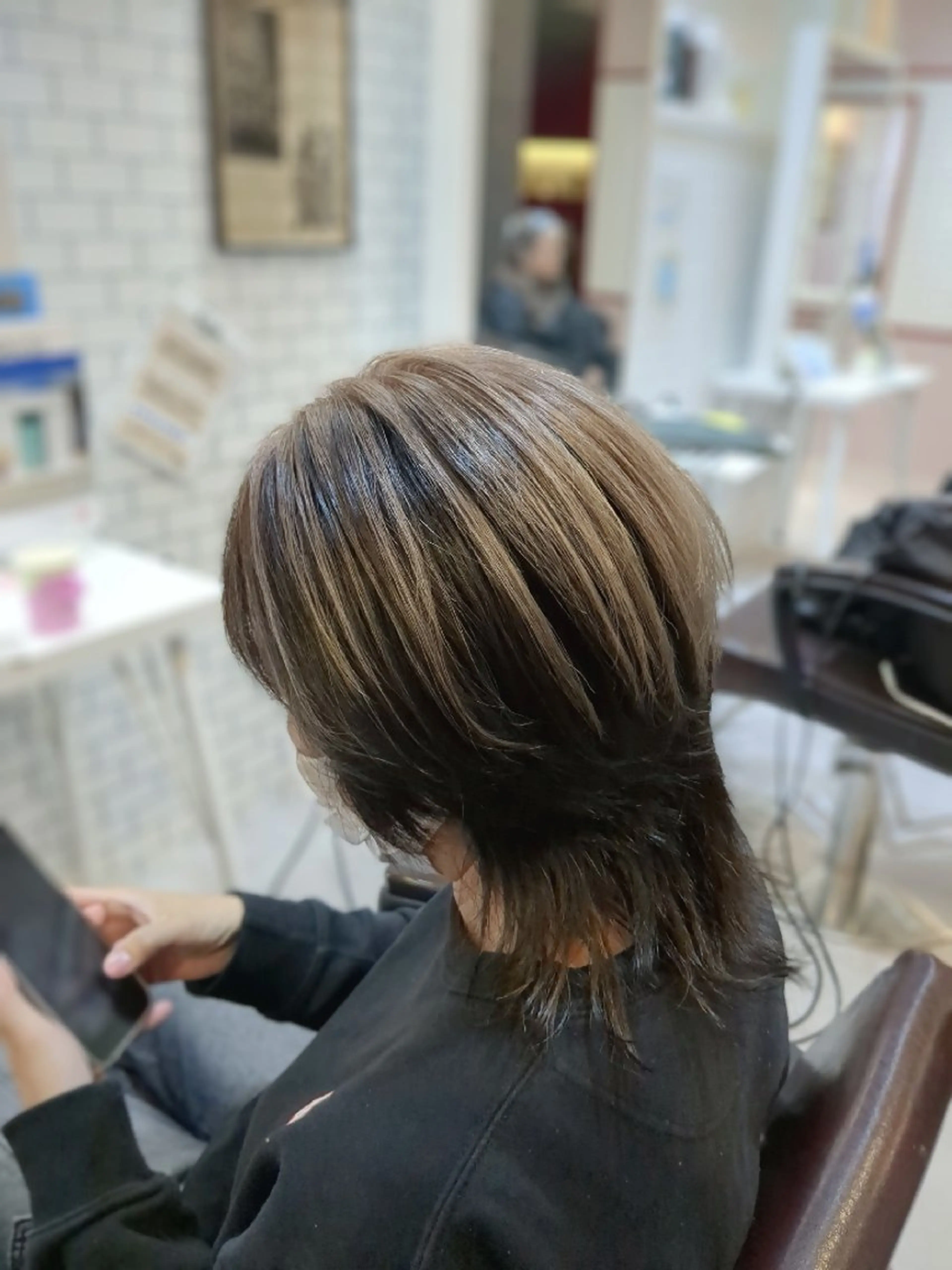 ミディアム カラー ベージュカラー ブリーチ ミルクティーベージュ アグヘアーヴィズ 永山店所属・菅原 涼のヘアスタイル