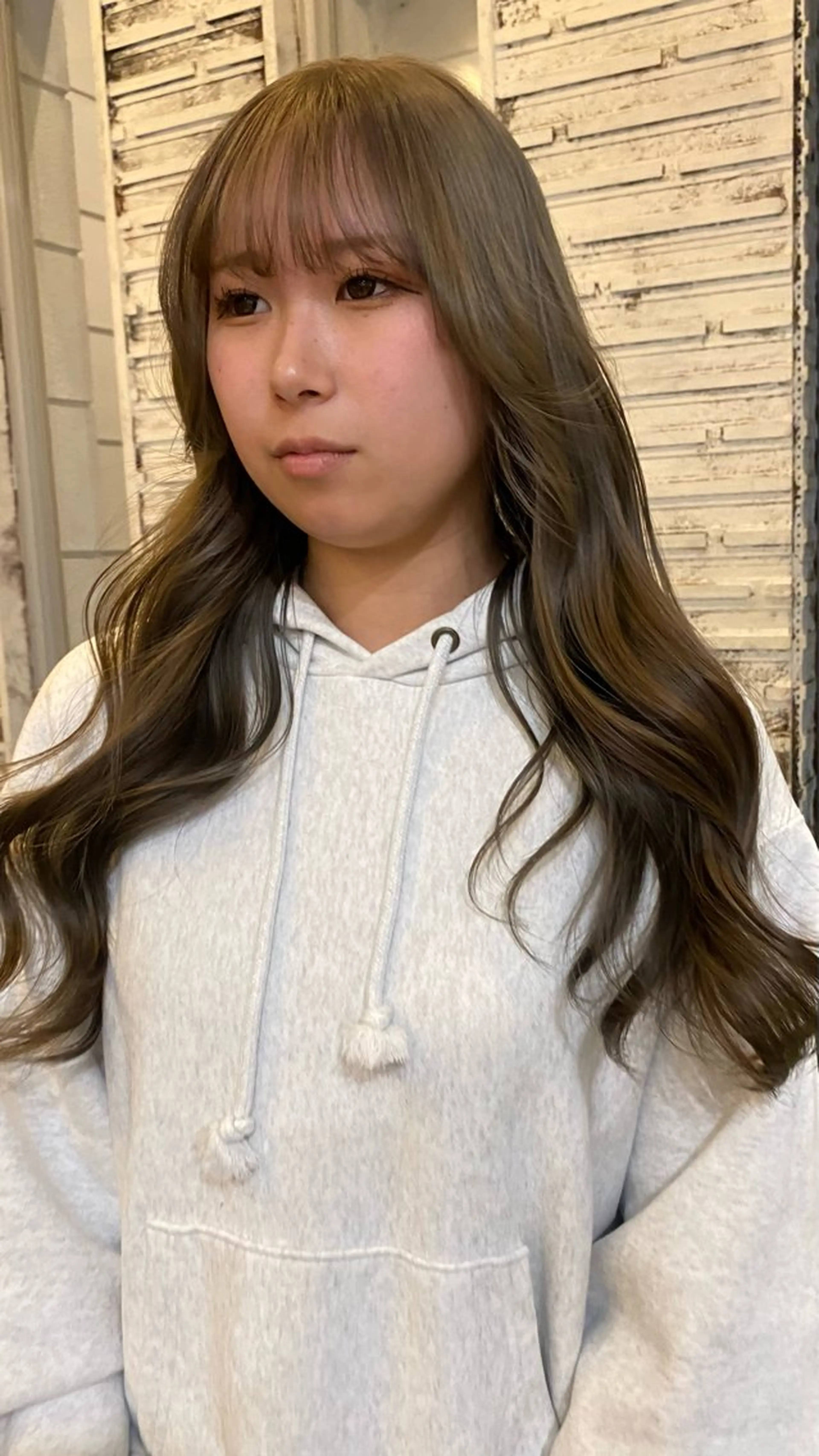 ロング カラー 磯谷 朋のヘアスタイル