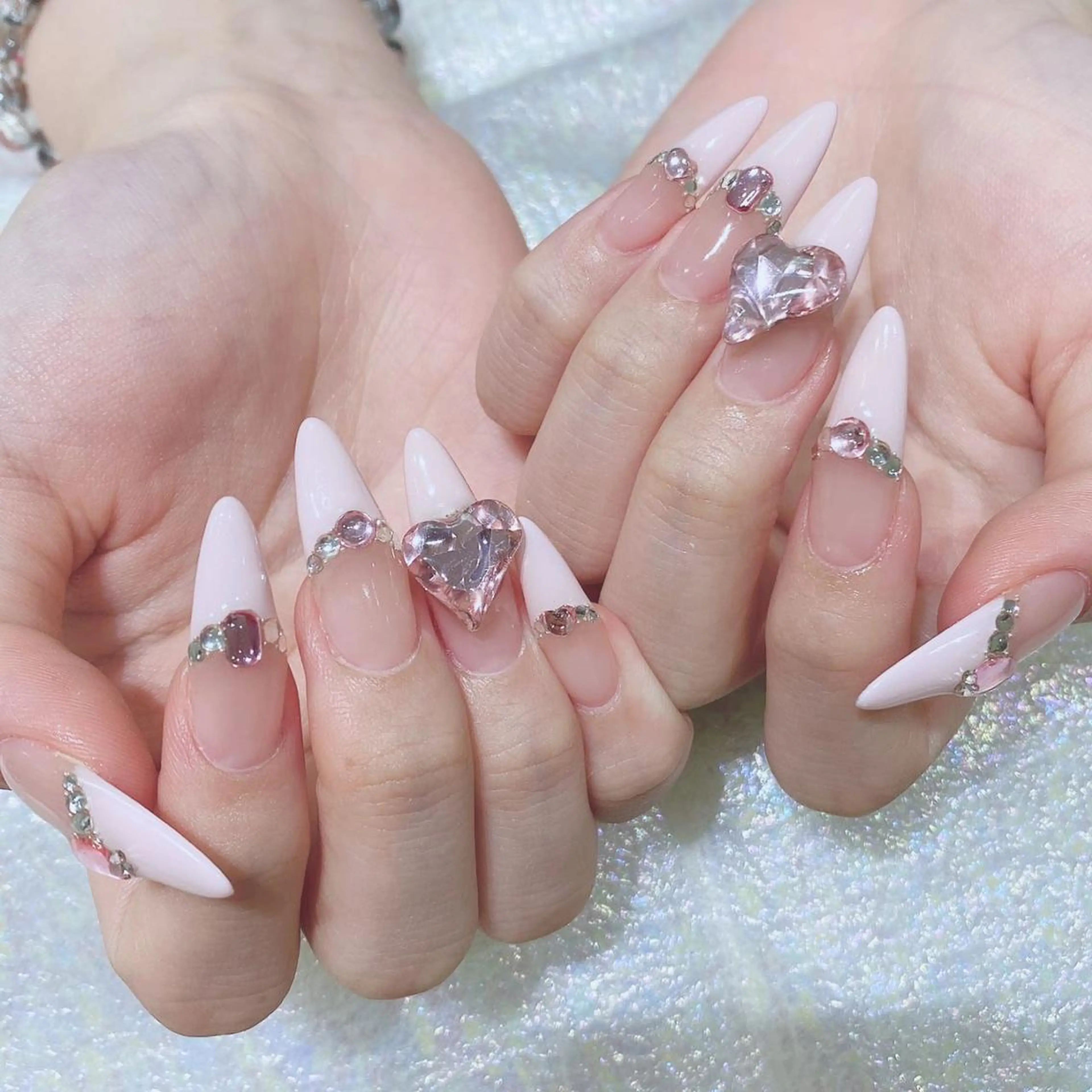 ネイル チークネイル ジェルネイル キラキラネイル マグネットネイル 持ち込み ハンドネイル Queens momoのネイルデザイン