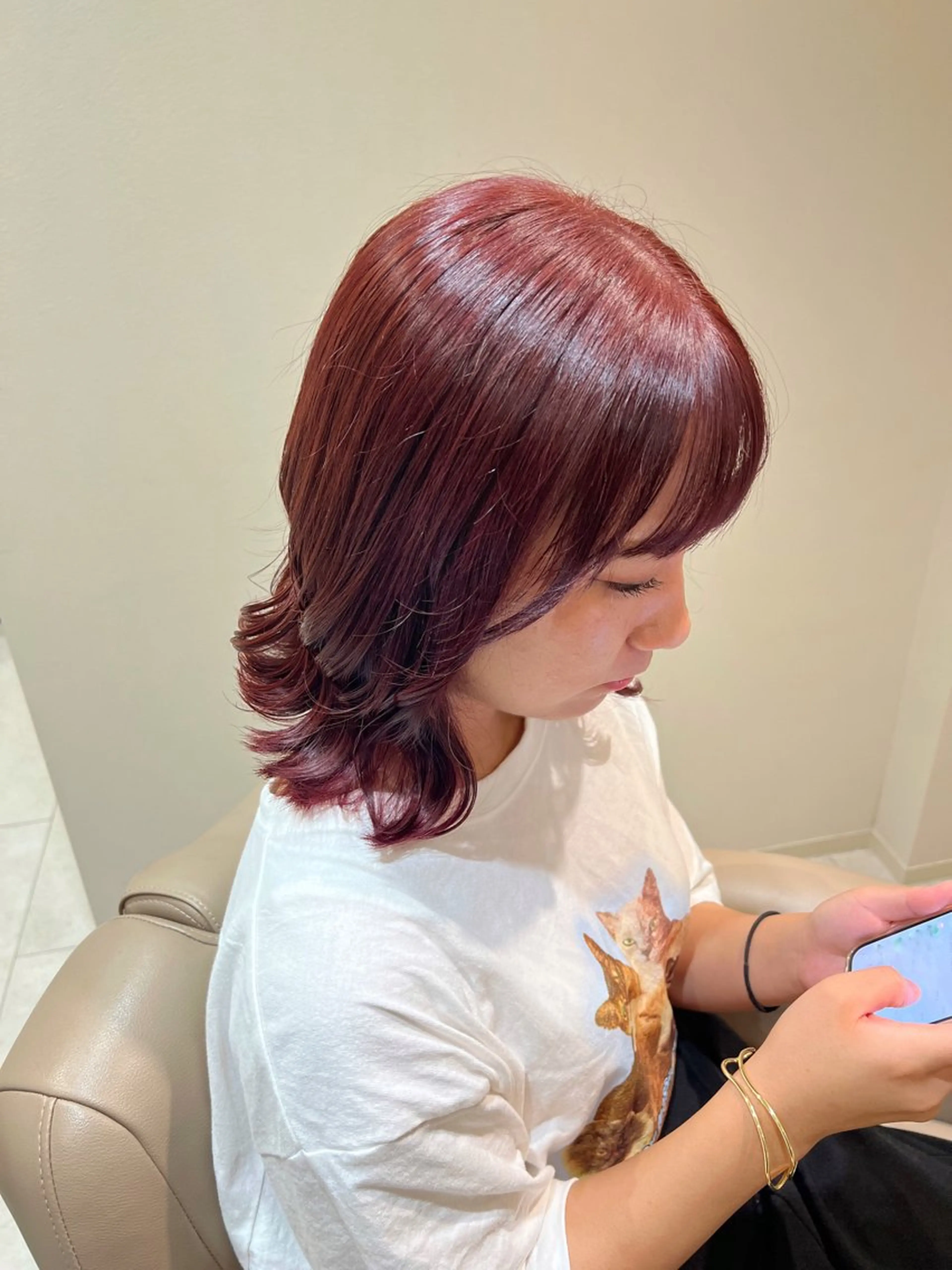 ミディアム カラー レッドカラー ノイシキ サキのヘアスタイル
