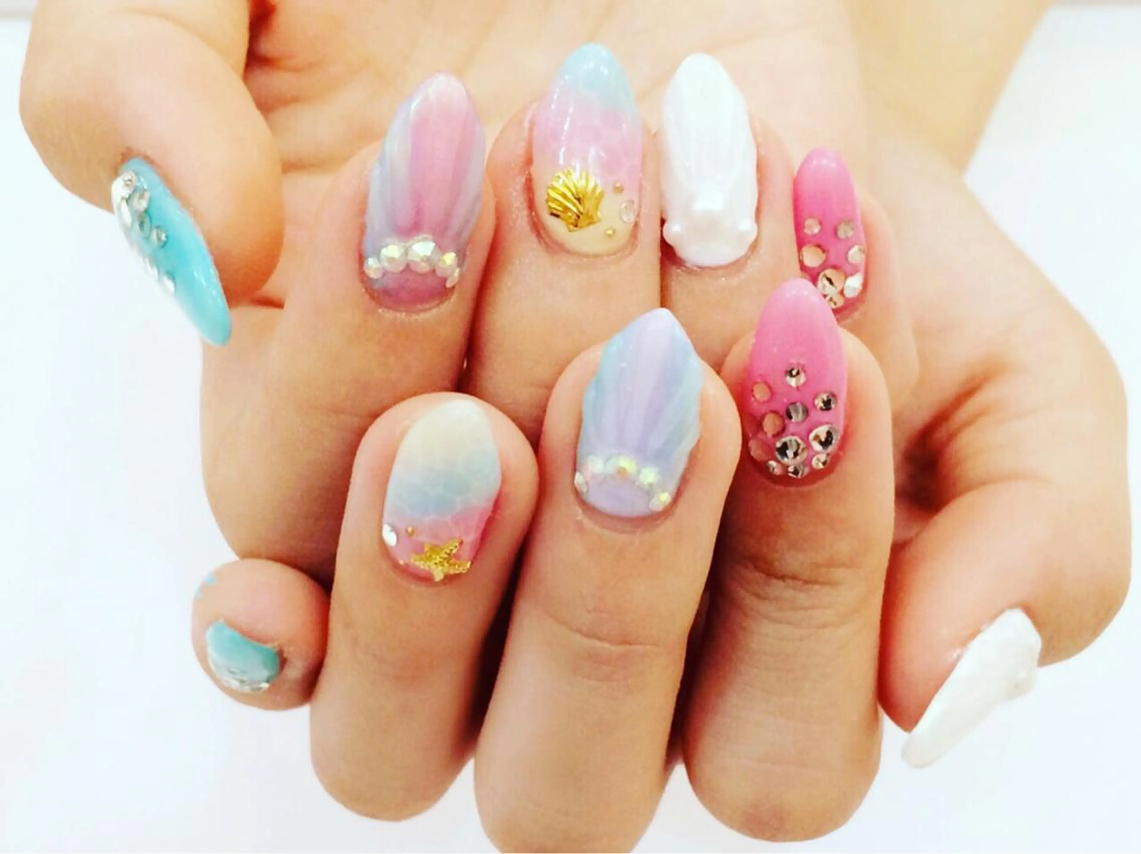 セミロング カラー パーマ ヘアアレンジ メンズ ネイル マツエク・マツパ 付け放題 フットネイル ジェルネイル 持ち込み スカルプネイル NAILSGOGO shibuyaのネイルデザイン