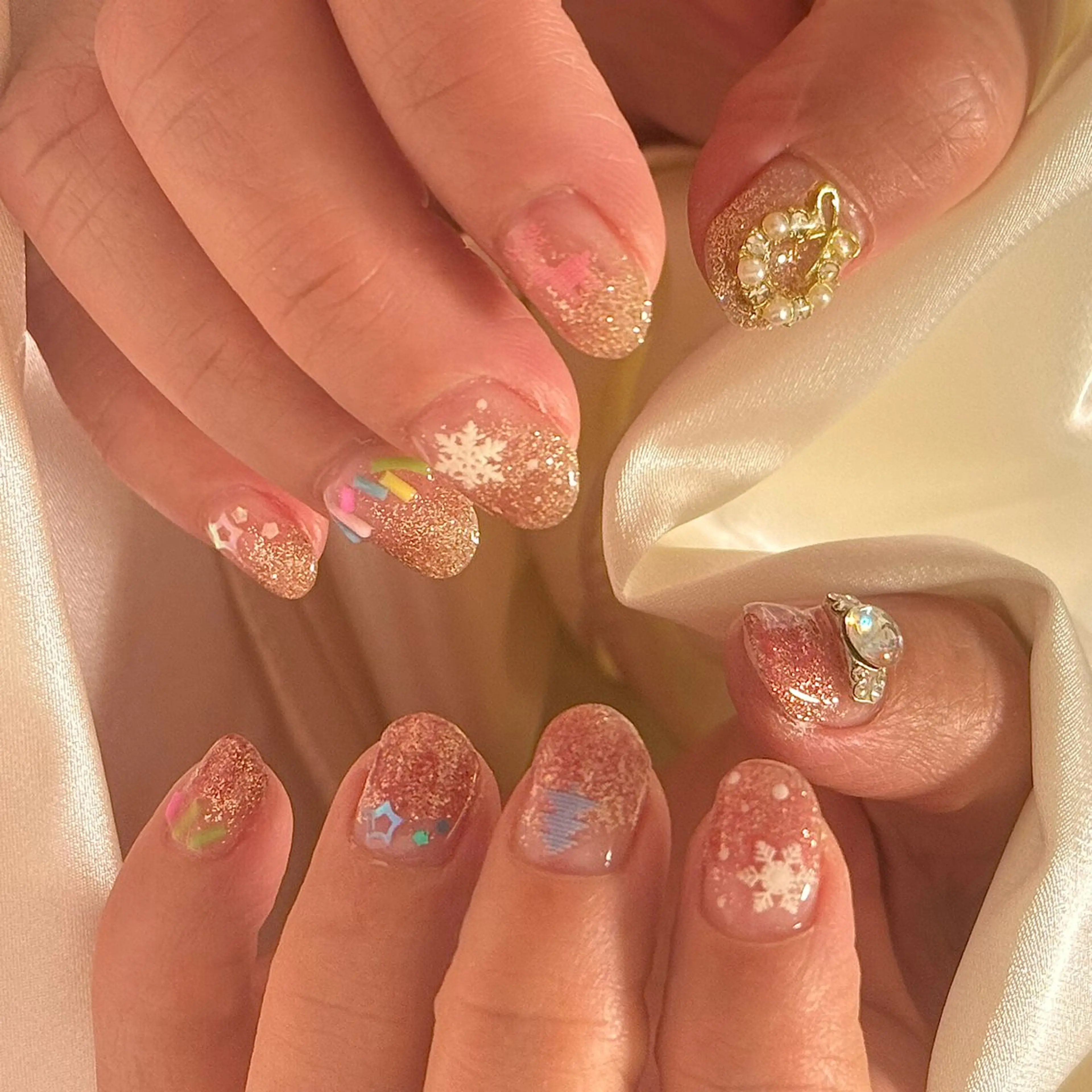 ネイル 冬ネイル クリスマス ハンドネイル ハンドケア U eのマツエク・マツパデザイン