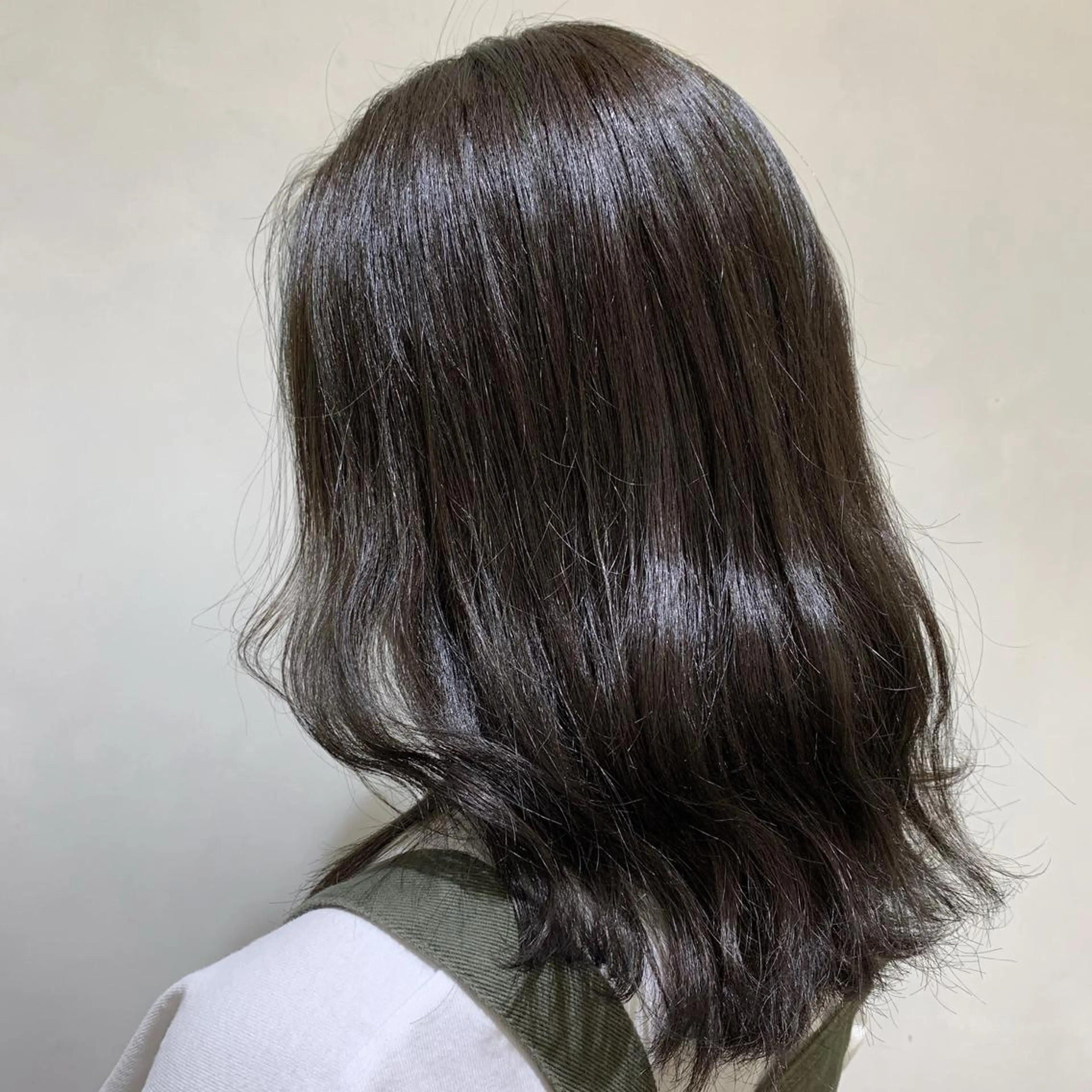 カラー グレージュ ハイライトカラー カーキグレージュ TriumpH天王寺店【ミルボンAujua認定サロン】所属・SAKI🐈‍⬛【 HAPPY届けます】のヘアスタイル