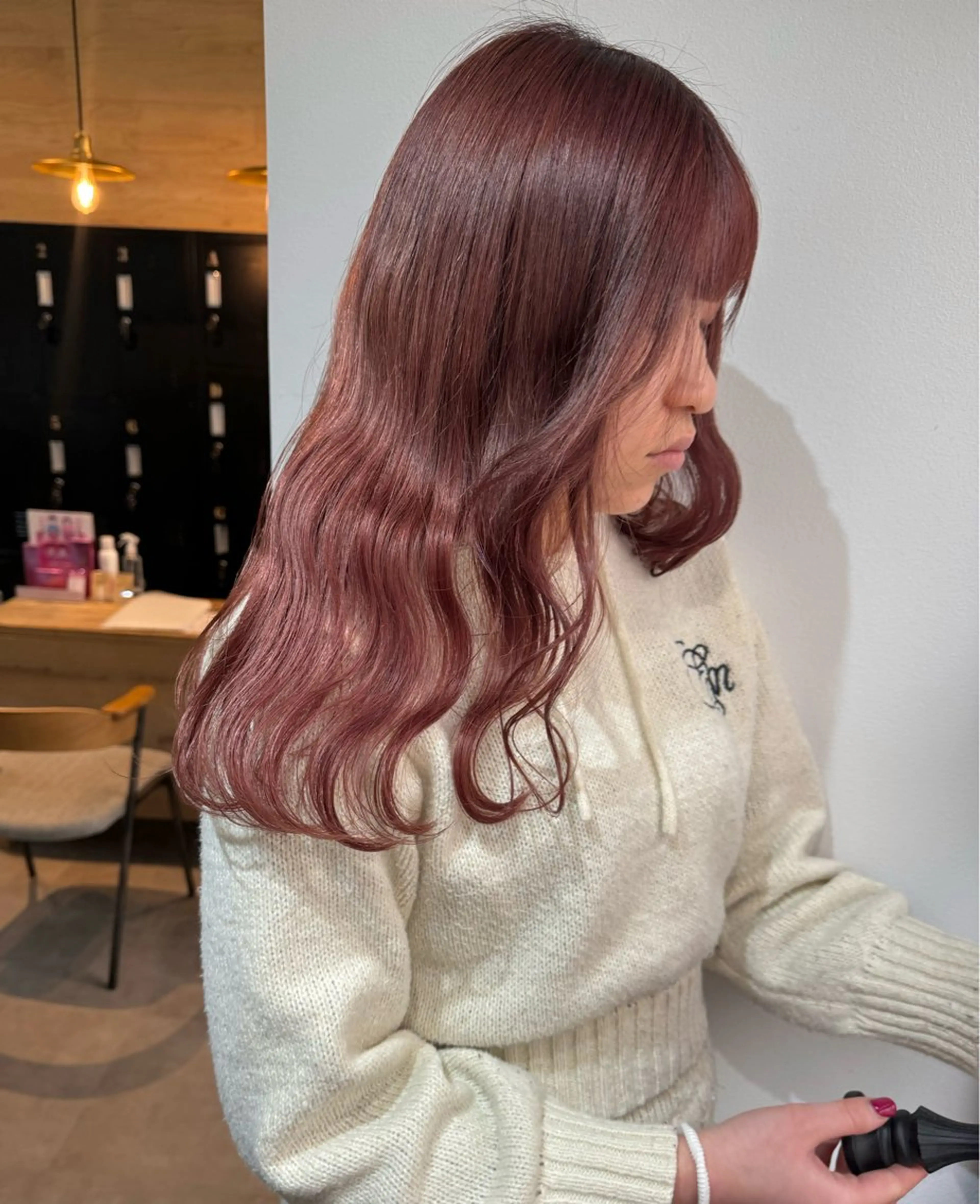 ロング Juri 暖色/ツヤ感カラーのヘアスタイル