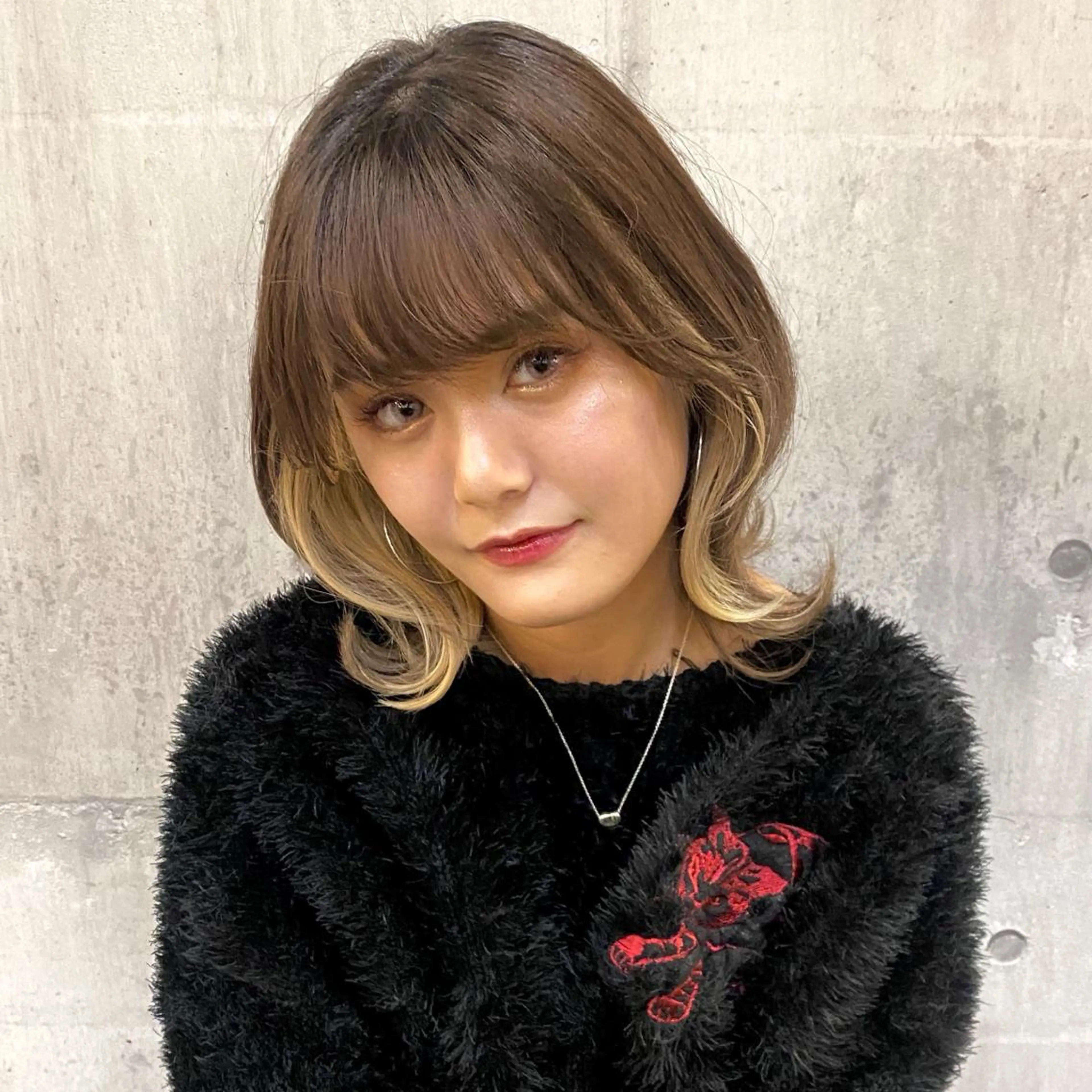 ミディアム くびれヘア レイヤーカット 外ハネヘア 比嘉 陽のヘアスタイル