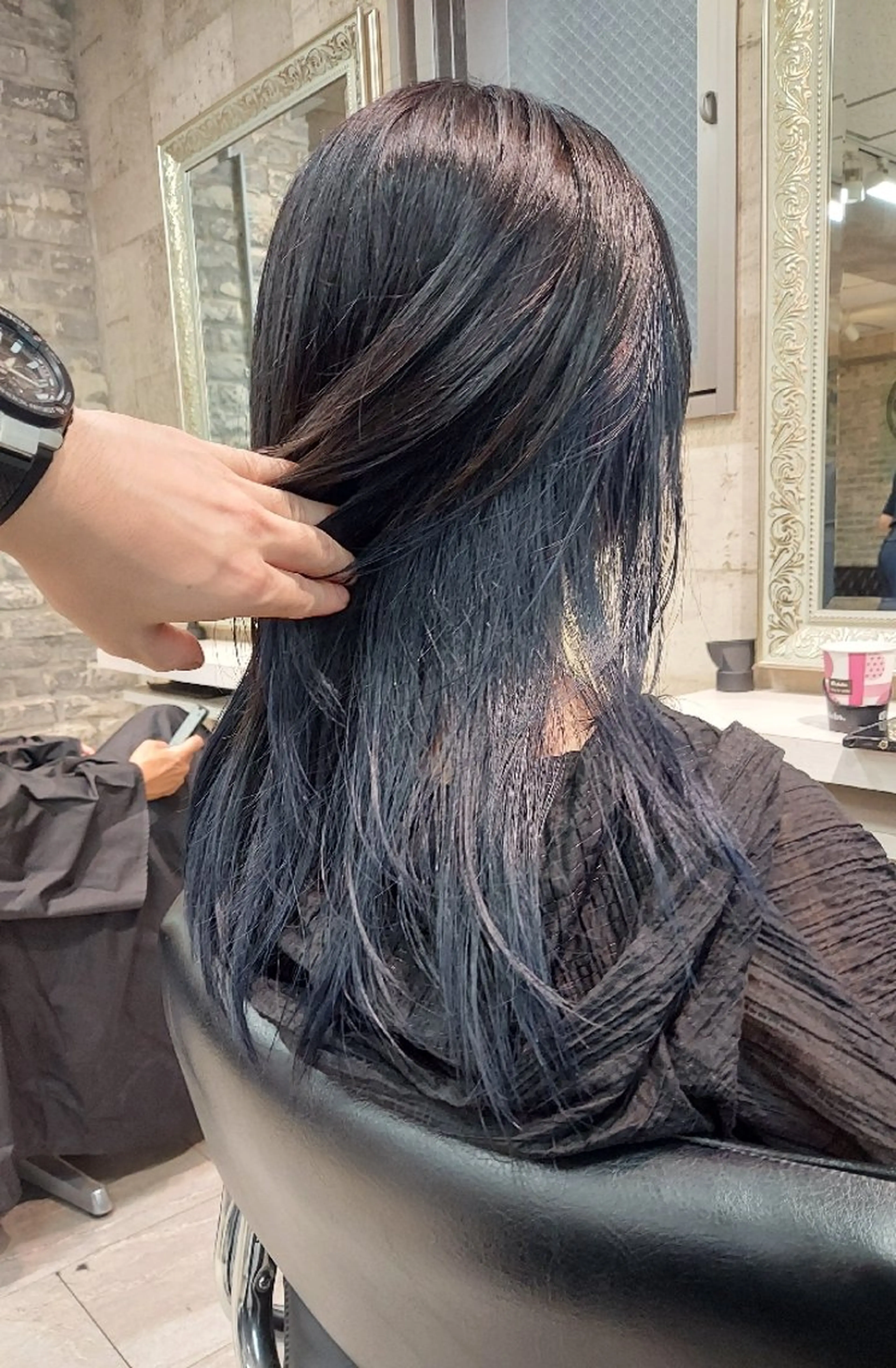 セミロング カラー ブルーカラー インナーカラー ネイビーカラー ヘアカラー トリートメント grow上野御徒町【グロウ】所属・ブリーチ・ハイトーン 特化🎉内山のヘアスタイル