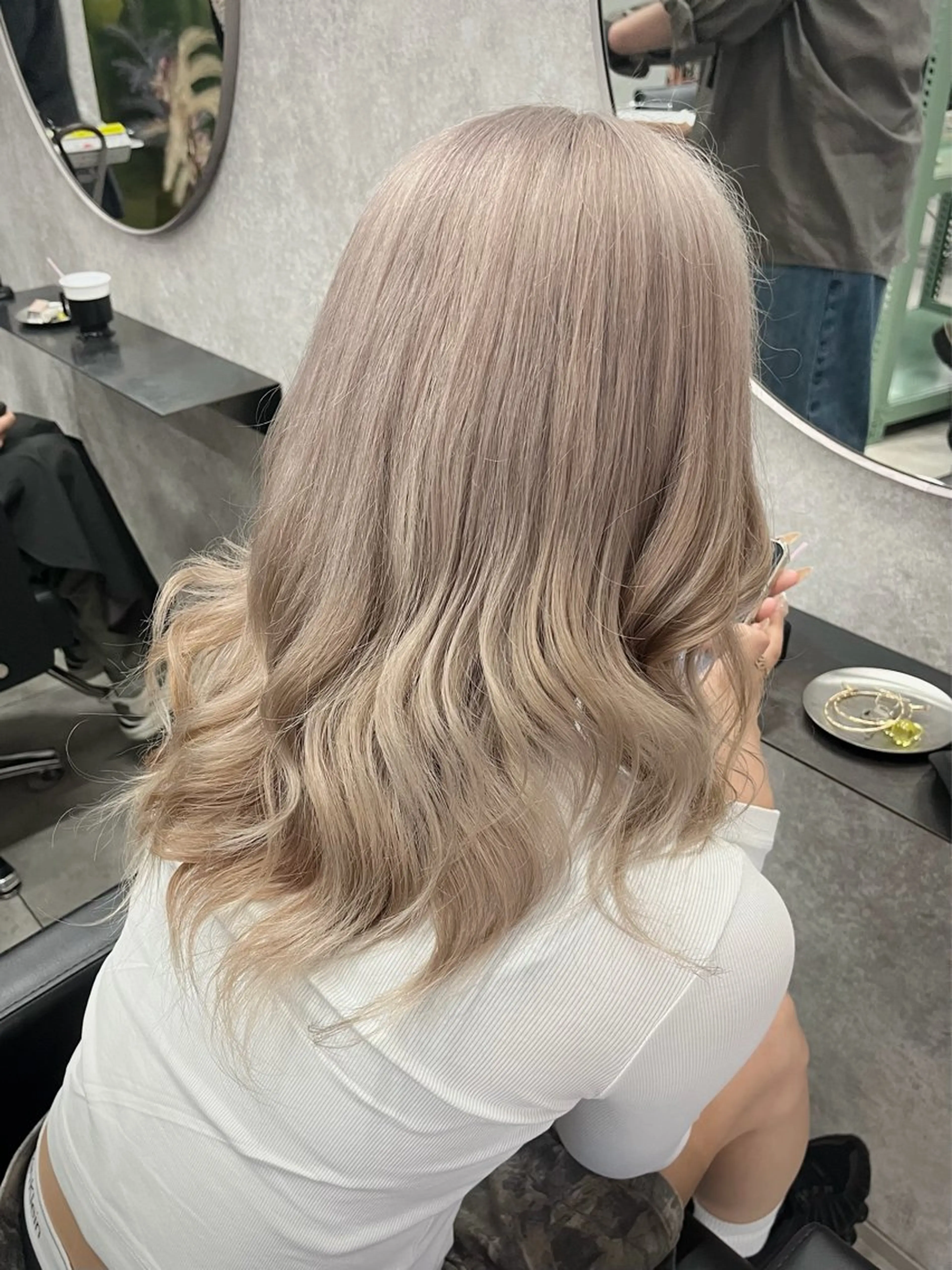 セミロング カラー 暖色ハイトーン特化 🥇Mioのヘアスタイル