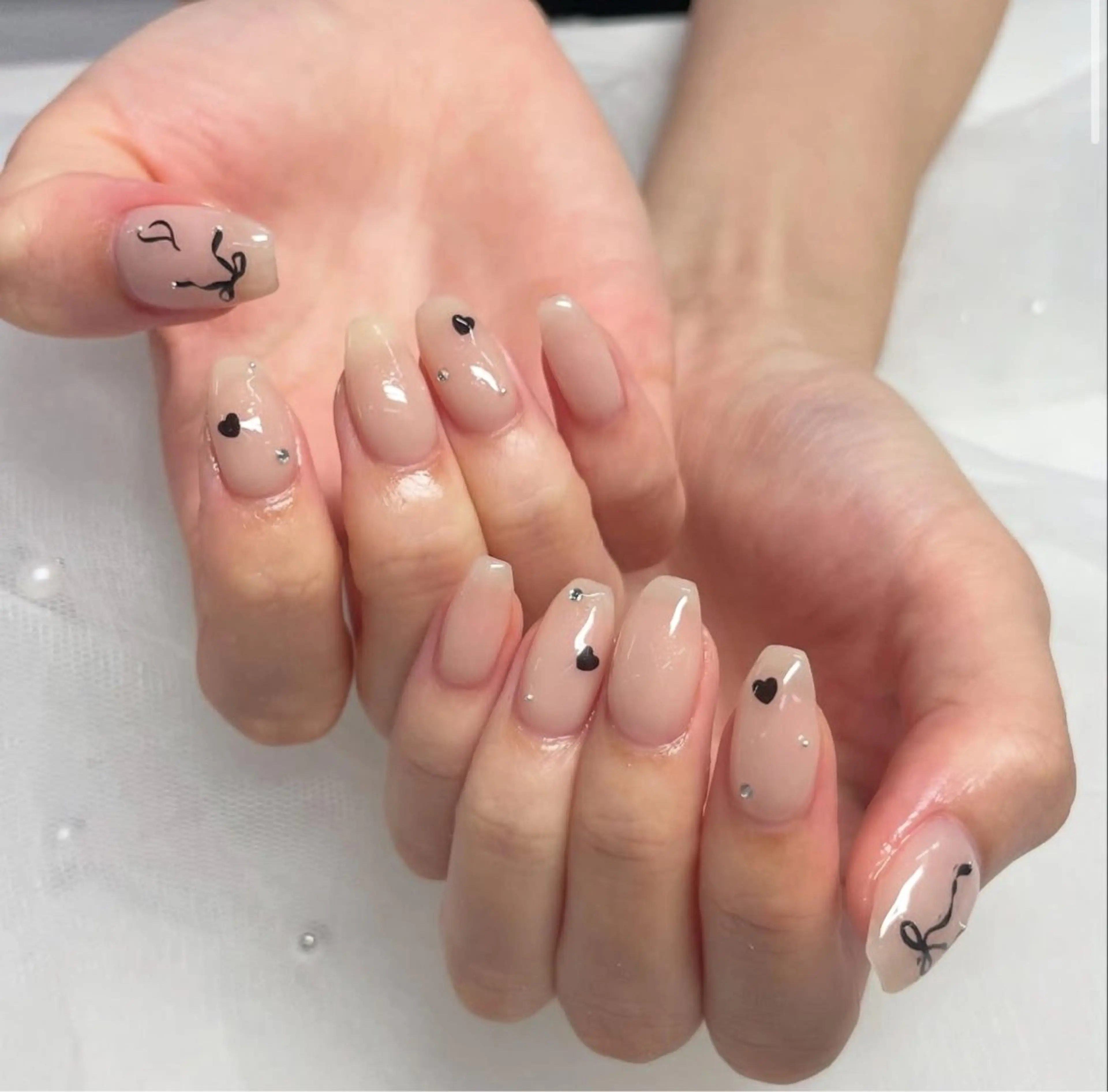 ネイル リボン WOLTOKYO RIAのネイルデザイン