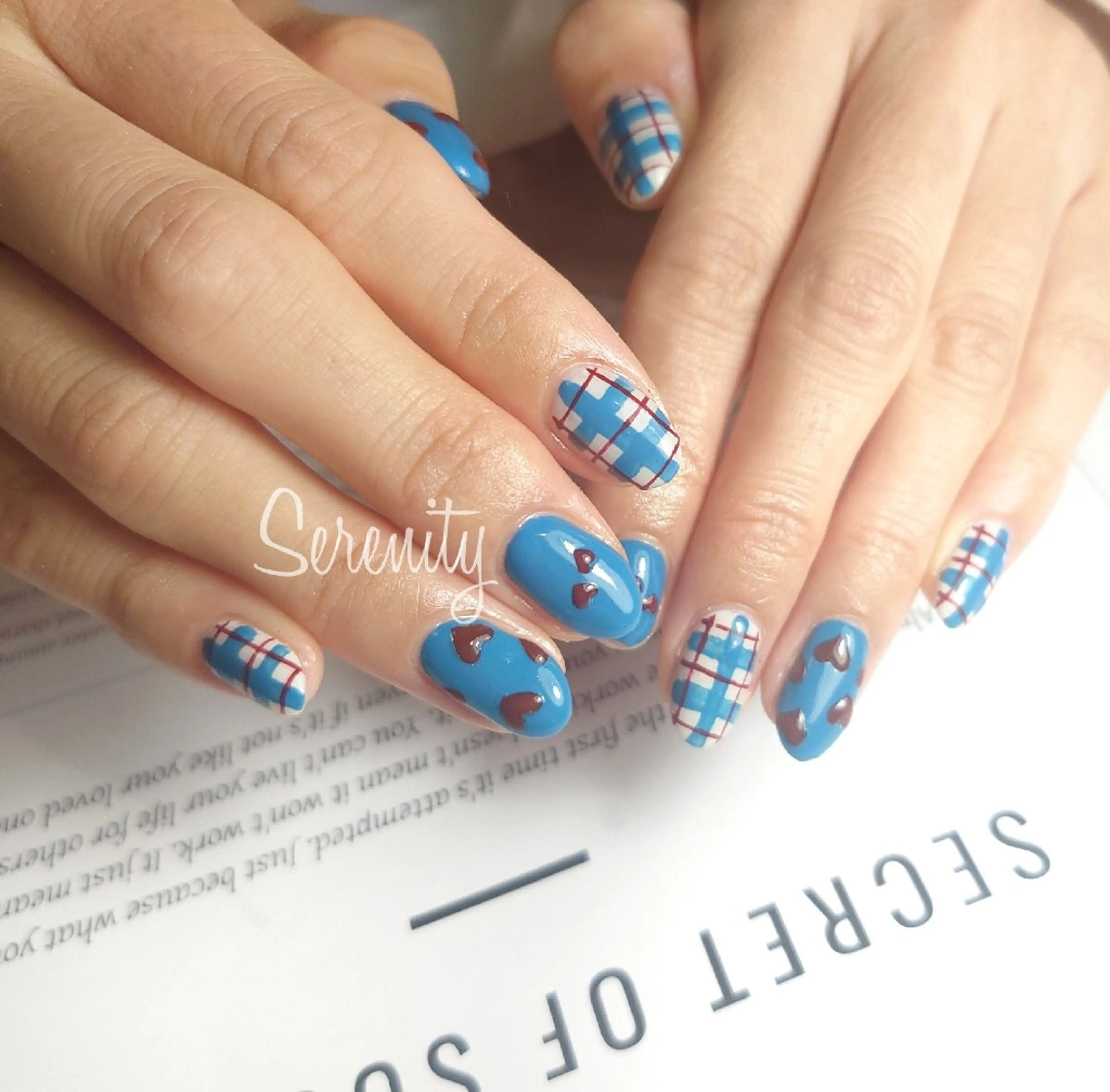 ネイル ブルー 持ち込み 赤色 nail  serenityのネイルデザイン