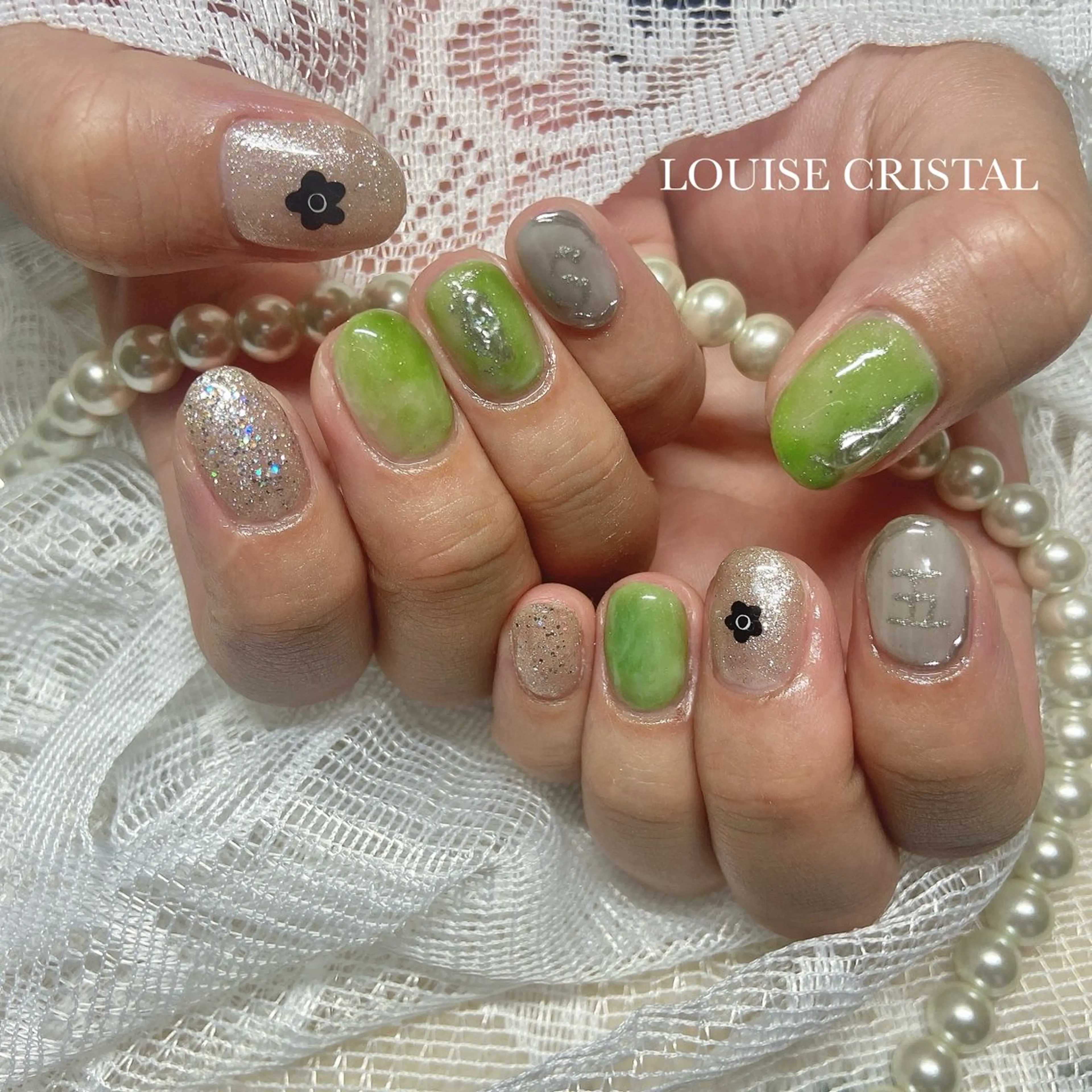 ネイル キラキラネイル ハンドネイル LOUISE CRYSTALのネイルデザイン