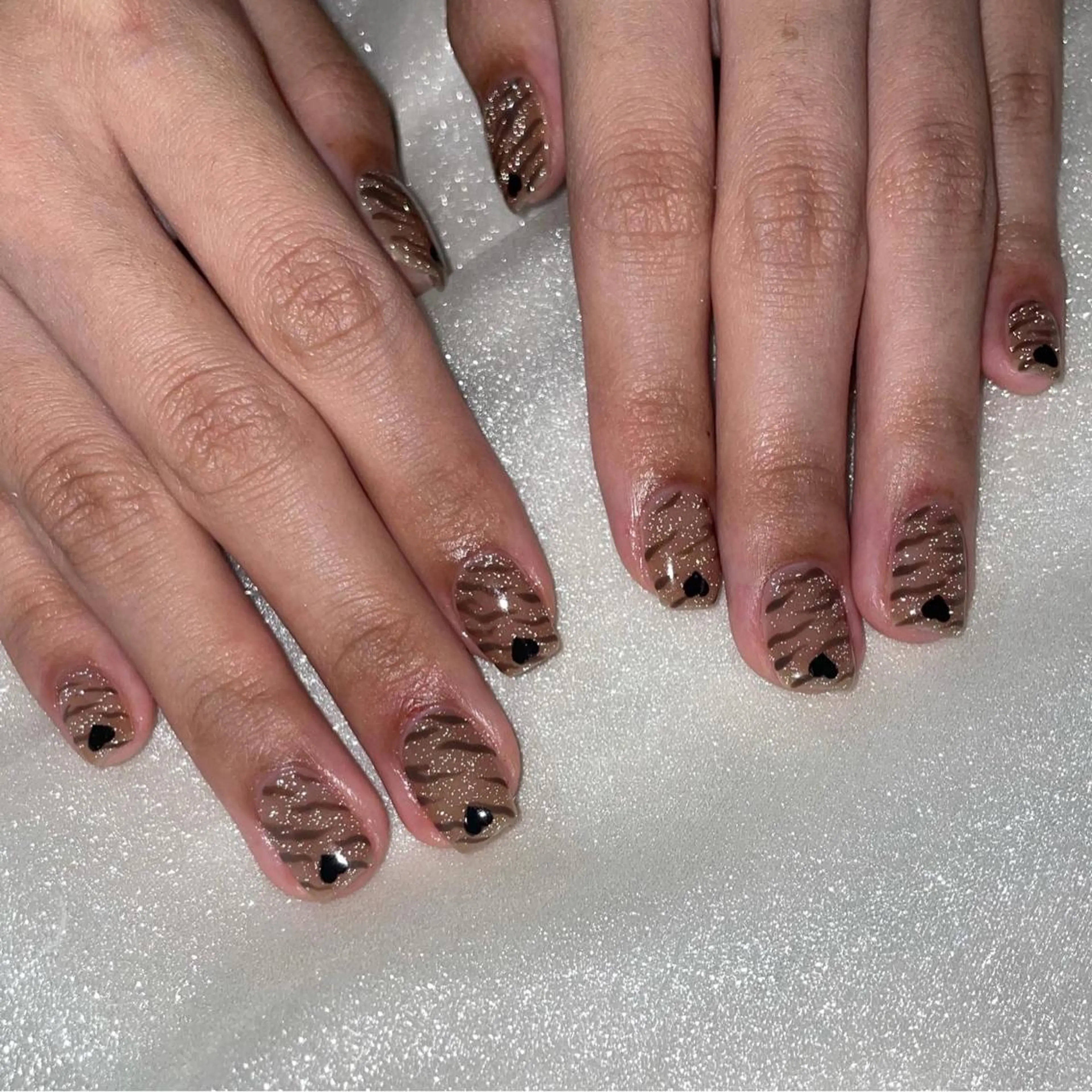 ネイル アニマル柄 ブラウン フラッシュネイル フレンチネイル ガーリー ハンドネイル ハンドケア lyly.nail所属・lylynail YUUKAのネイルデザイン