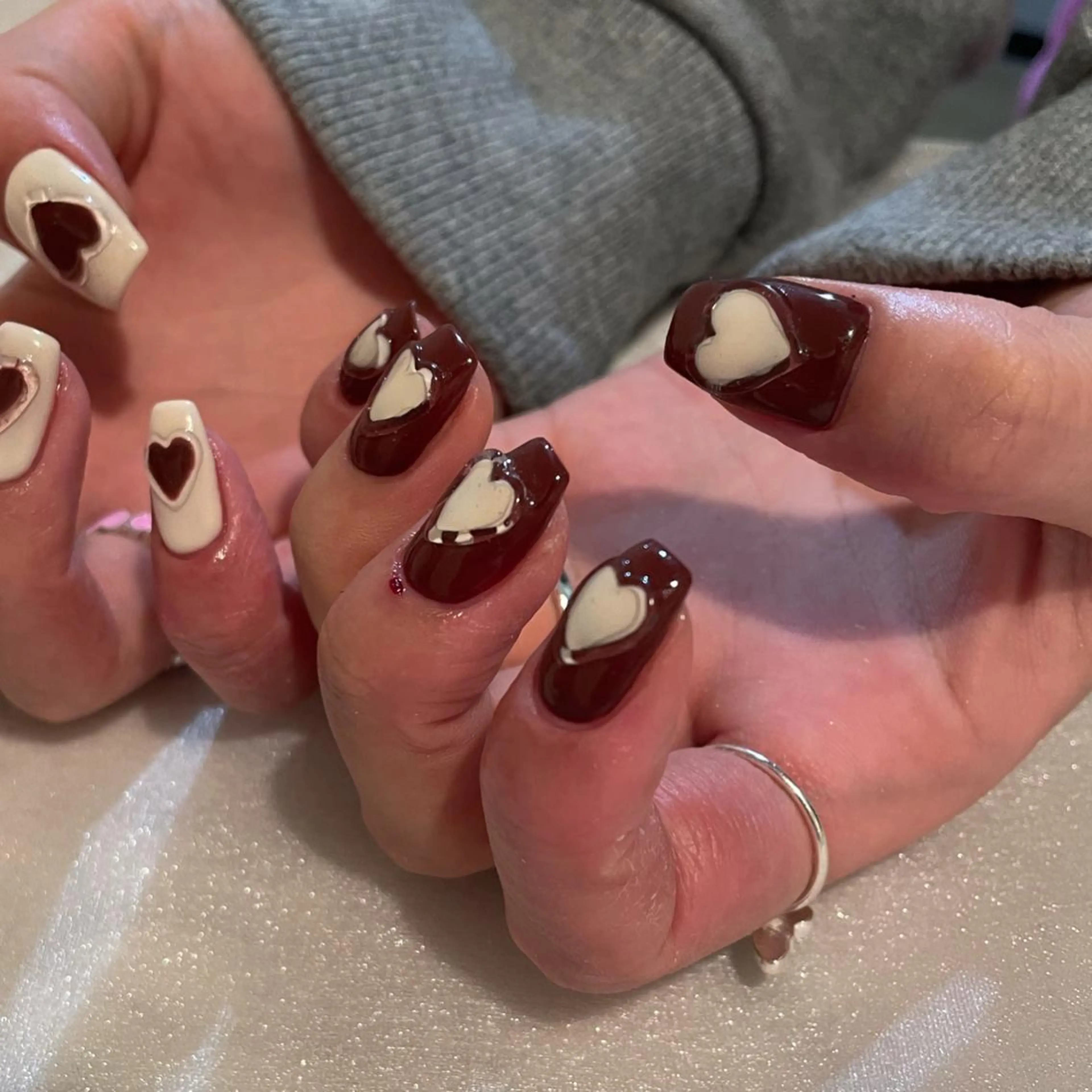 ネイル ボルドー フレンチネイル ガーリー ハート ぷっくりネイル ハンドネイル ハンドケア lyly.nail所属・lylynail YUUKAのネイルデザイン