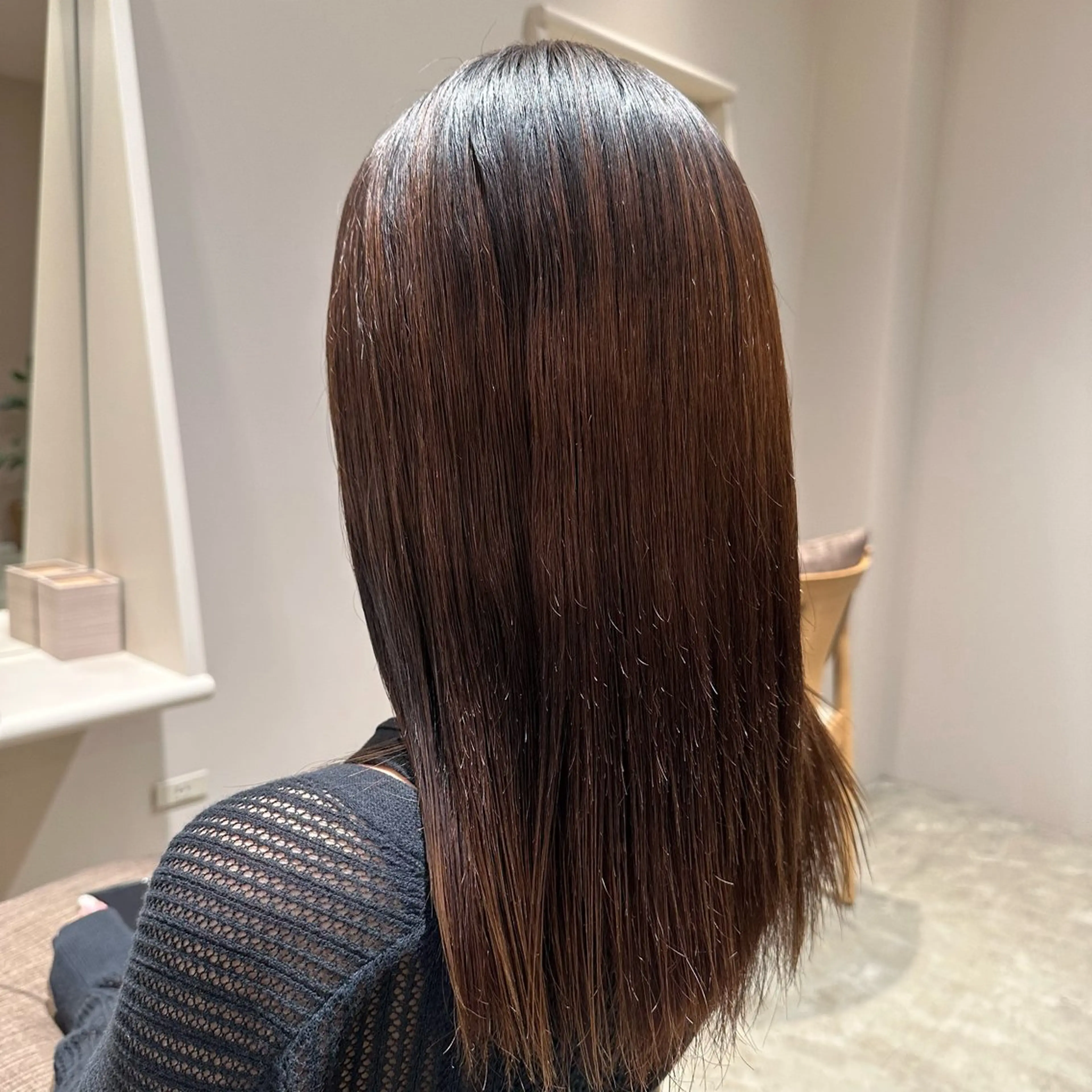 ミディアム 縮毛矯正 飯島 美海のヘアスタイル