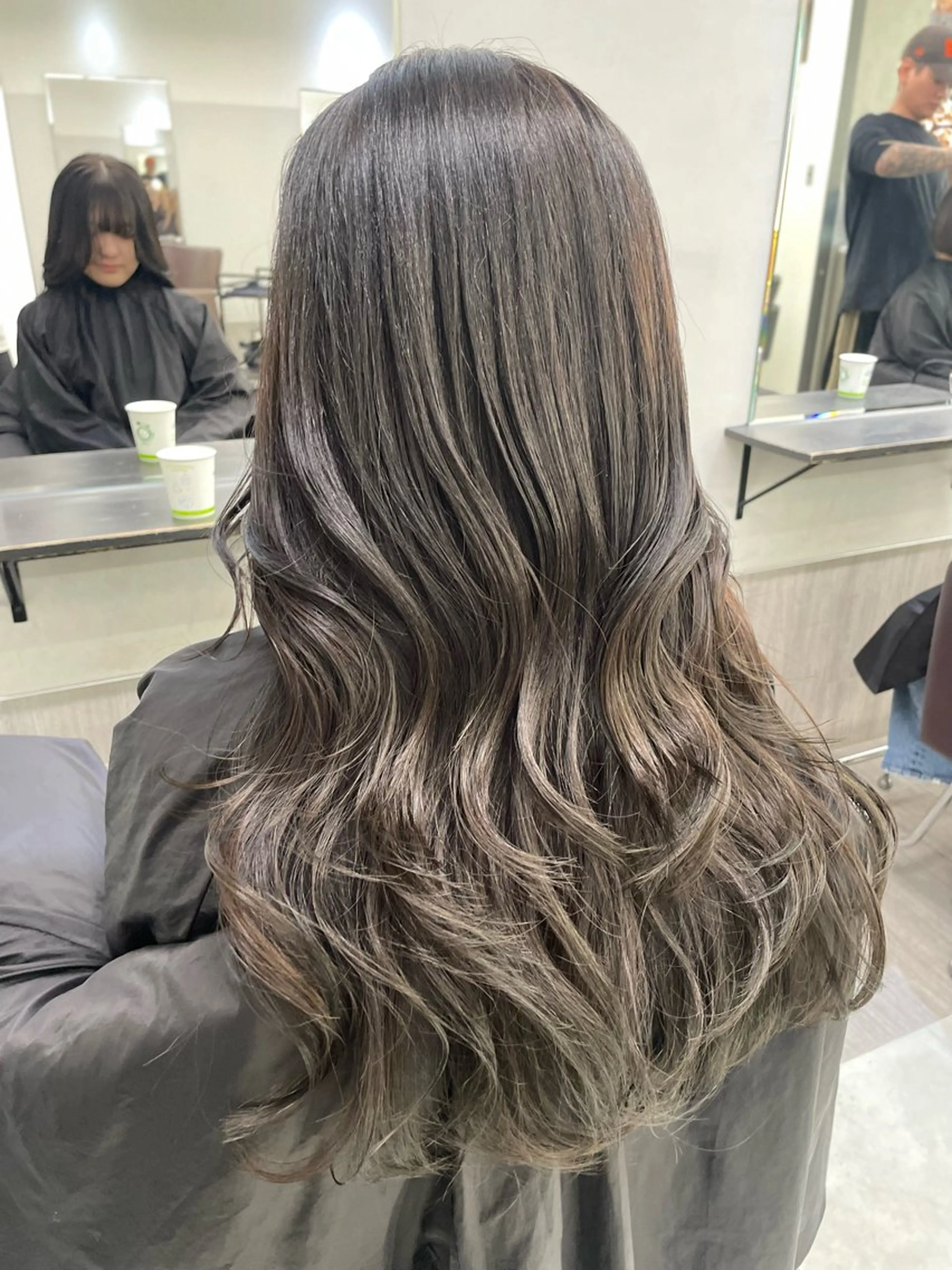ロング カラー グレージュ レイヤーカット AIRI layer cut hairのヘアスタイル