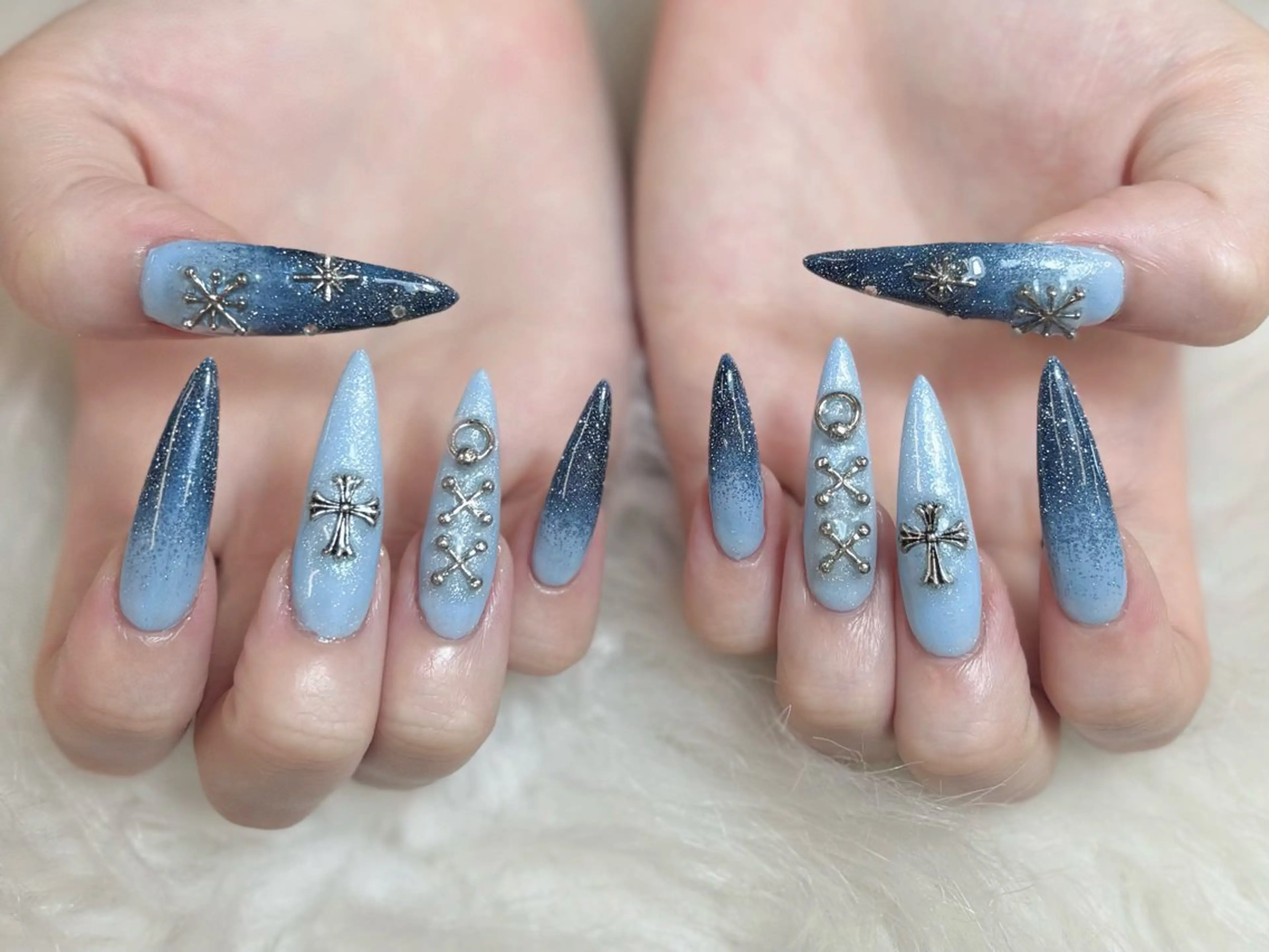 ネイル フレンチネイル ジェルネイル キラキラネイル 韓国ネイル マグネットネイル Julli nail studio所属・Julli NailStudioのネイルデザイン