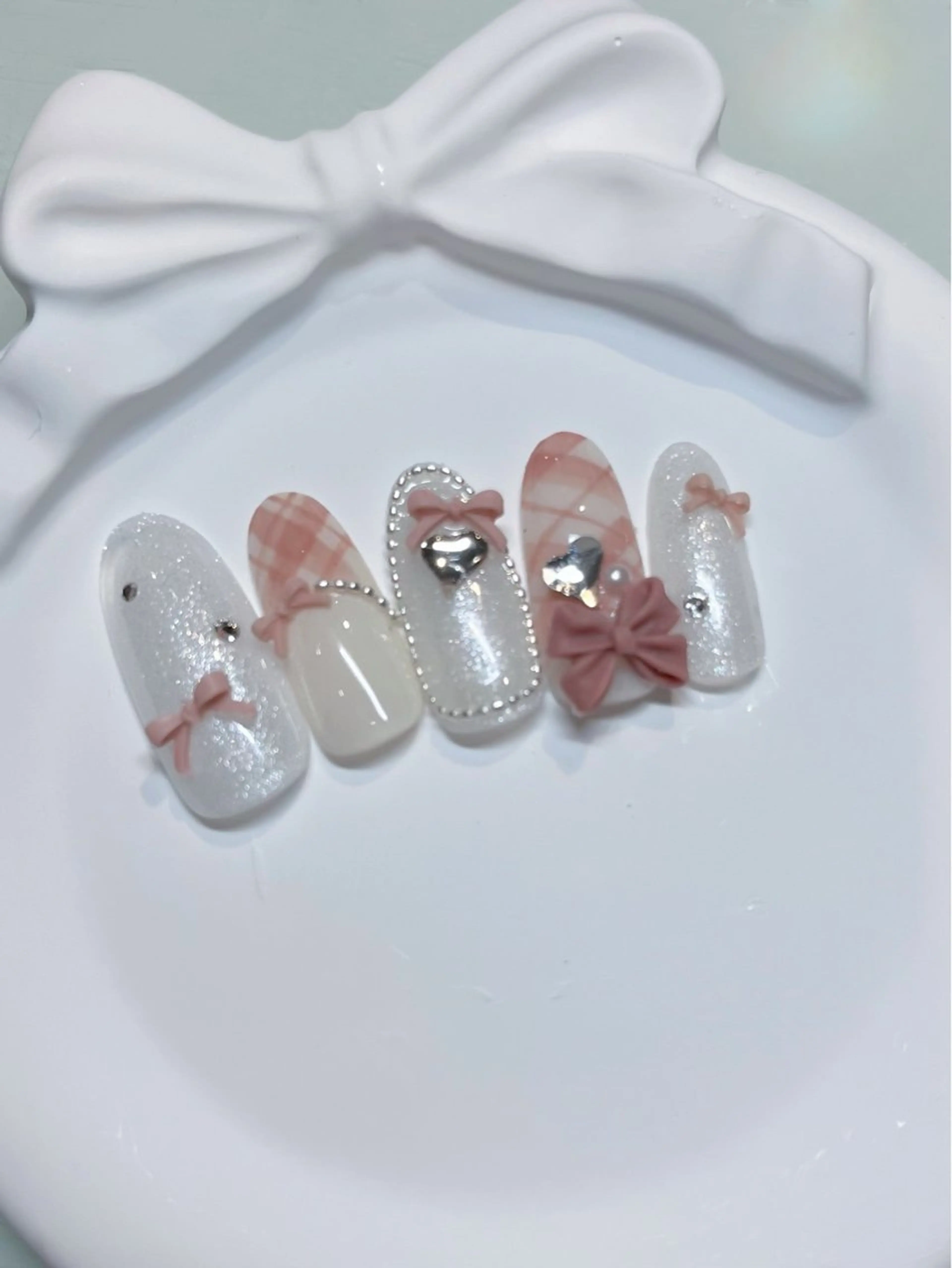 ネイル アートネイル ガーリー 韓国ネイル 持ち込み ワンホンネイル ハンドネイル KOKONA 🎀のネイルデザイン