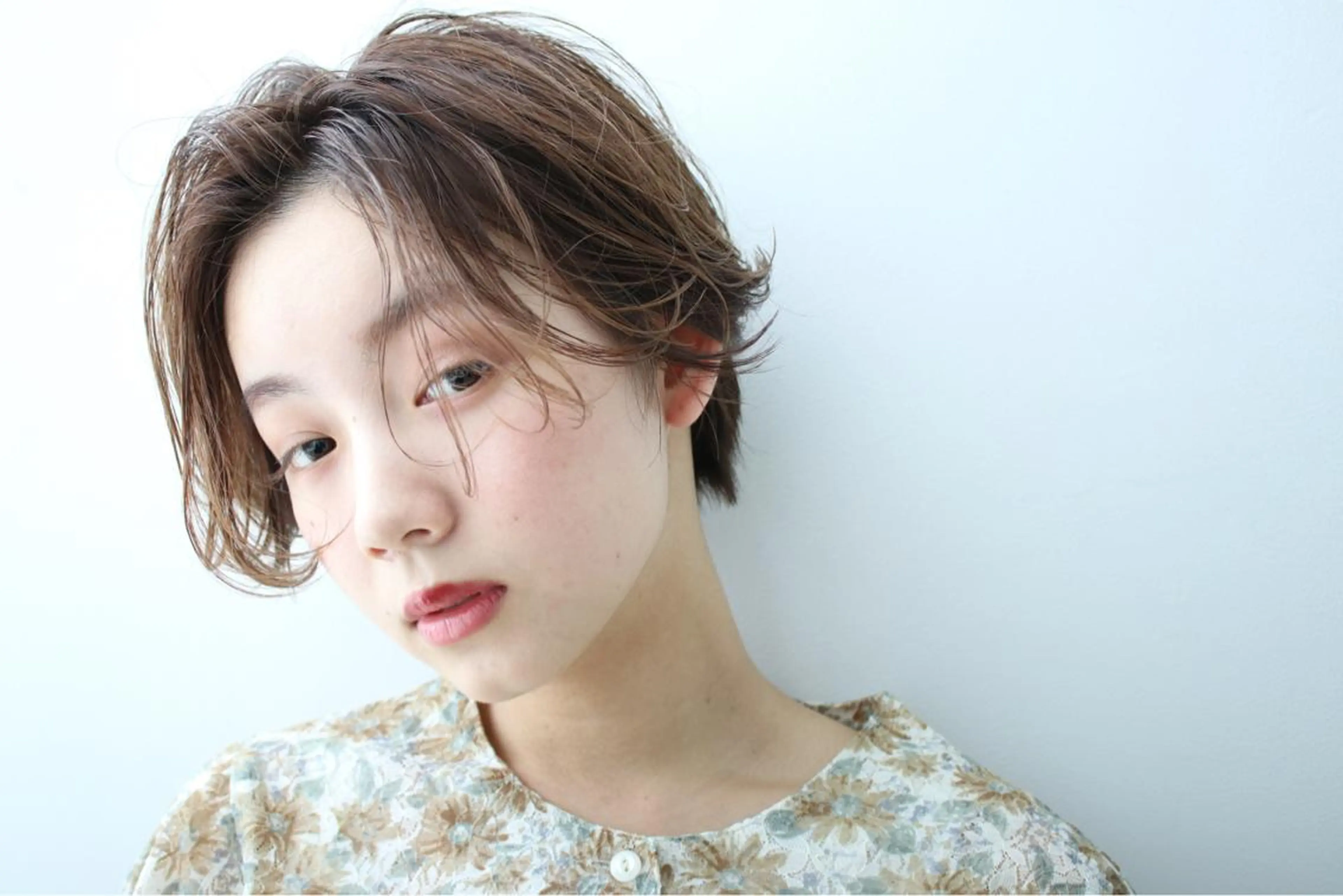 ショート パーマ 坂田 友梨奈のヘアスタイル