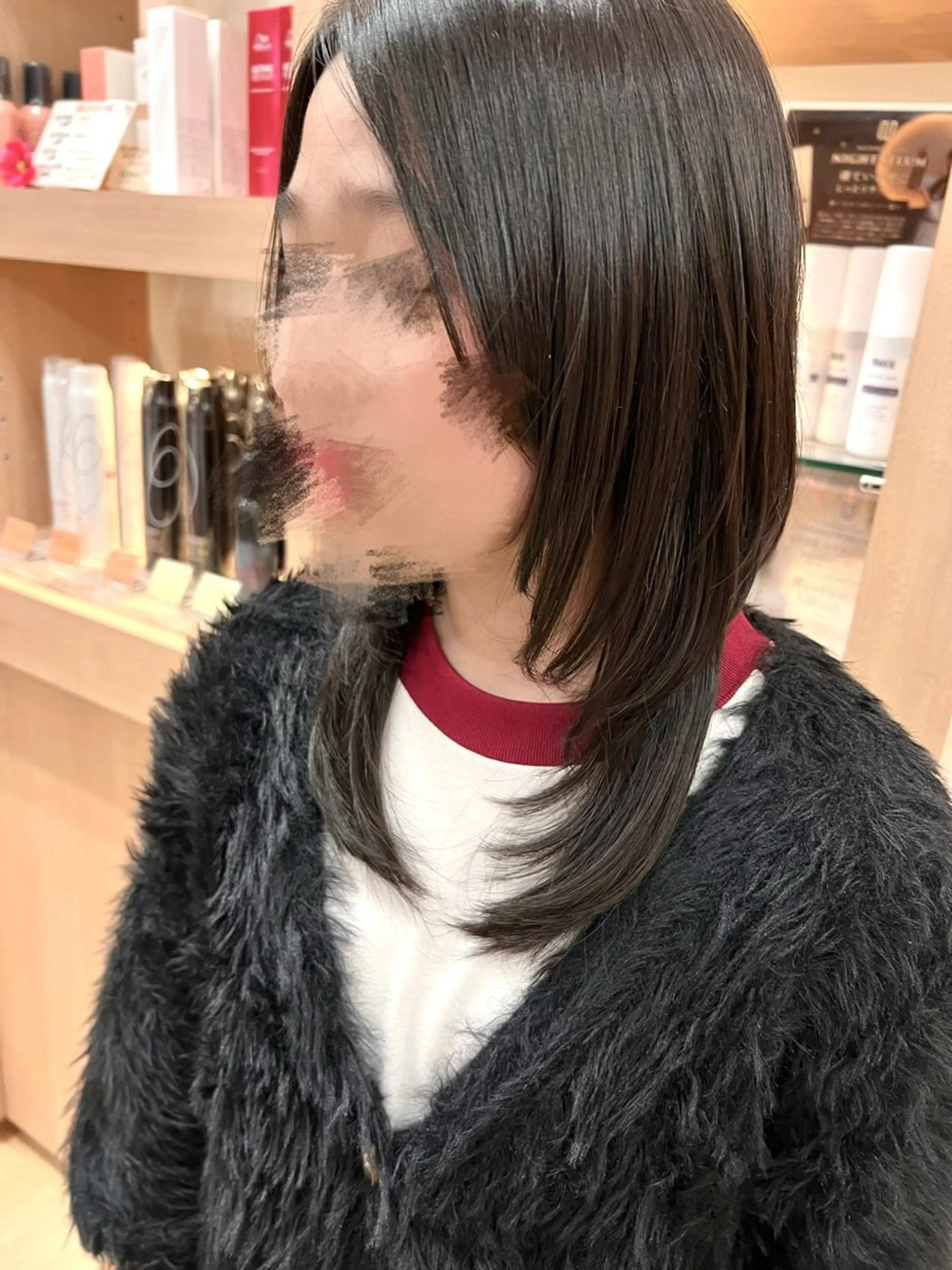 セミロング 顔まわりレイヤー 顔周りカット レイヤーカット UNIX モモハのヘアスタイル