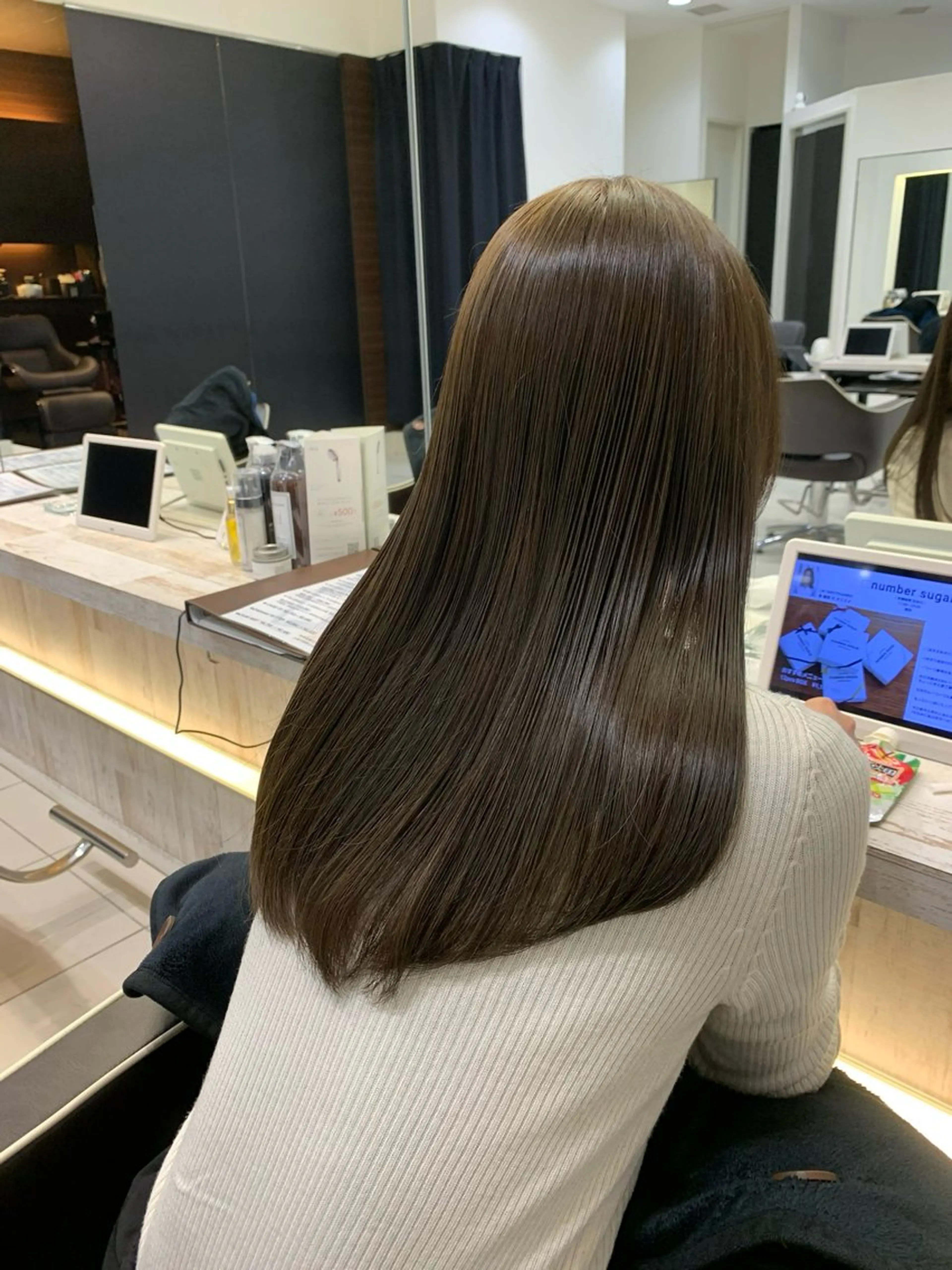 ロング カラー ゆあ♡ 髪質改善×美髪矯正のヘアスタイル