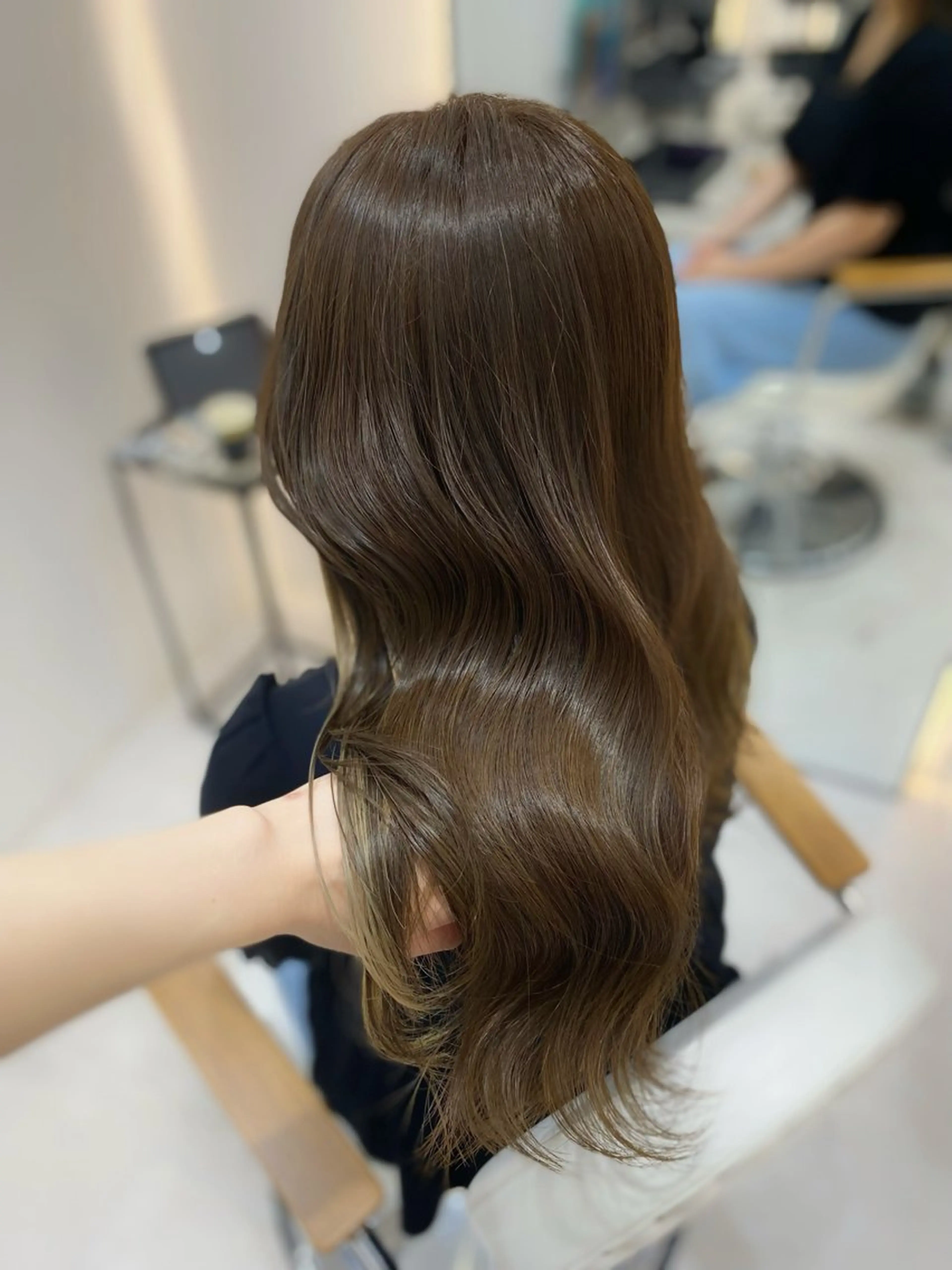 ロング カラー グレージュ インナーカラー オリーブグレージュ オリーブグレー ヘアカラー トリートメント 艶髪・透明感カラー・ 韓国ヘア・Yuriのヘアスタイル
