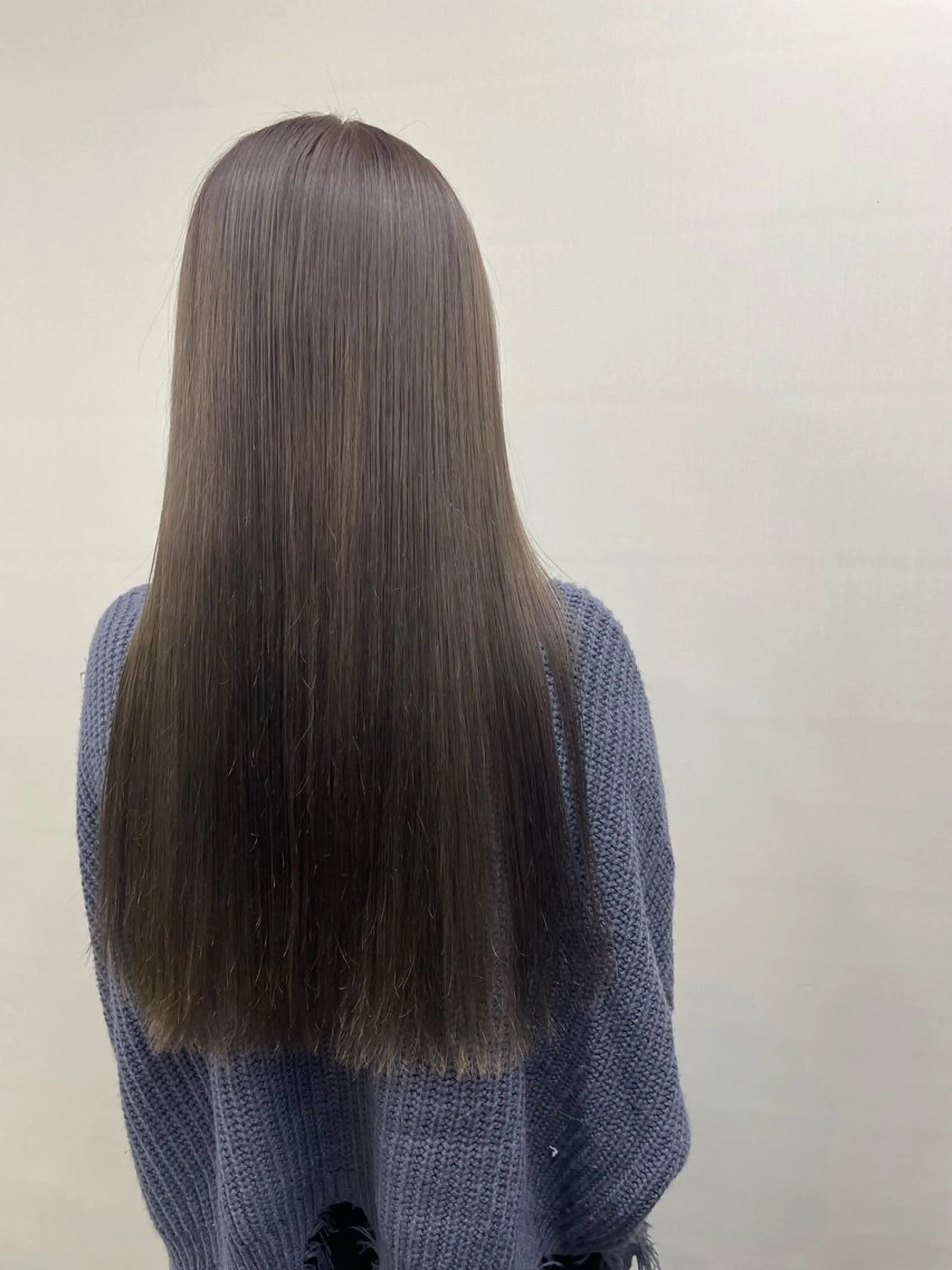 カラー グレージュ ヘアカラー トリートメント 手塚 由佳のヘアスタイル