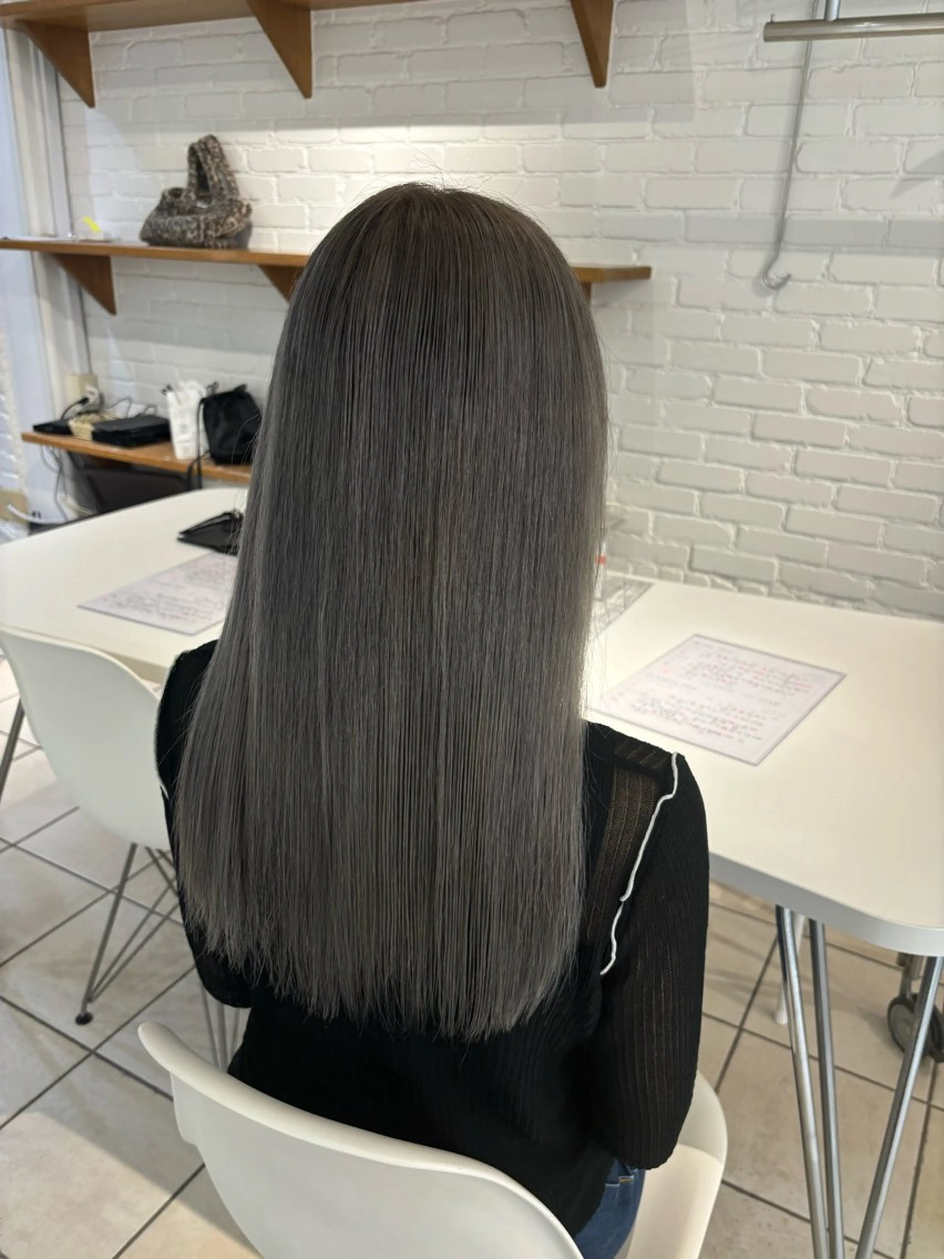 ロング カラー シルバー vancouncil春日井所属・山岡 春のヘアスタイル