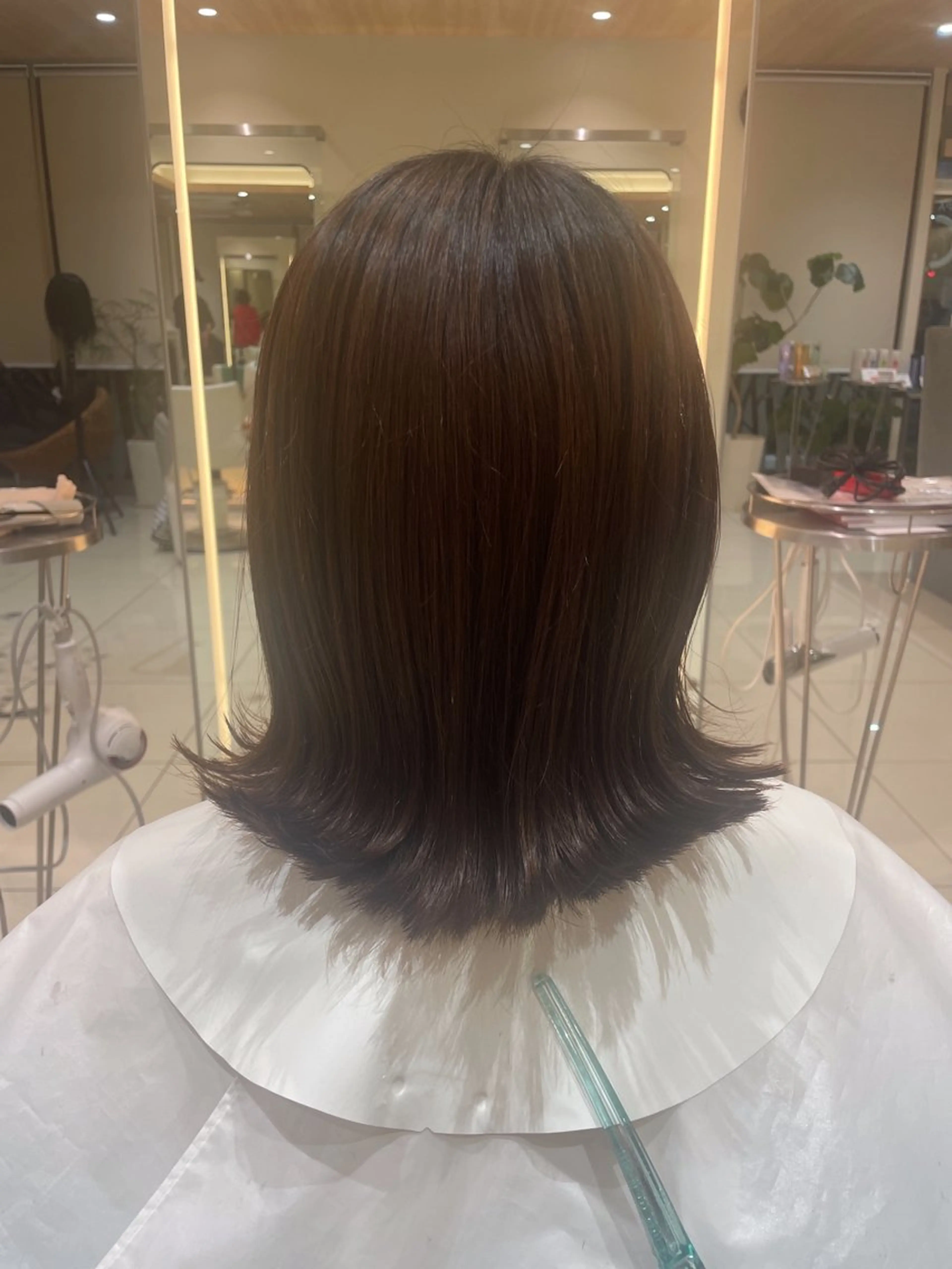 ミディアム ボブ 外ハネヘア 前さこ 結衣のヘアスタイル