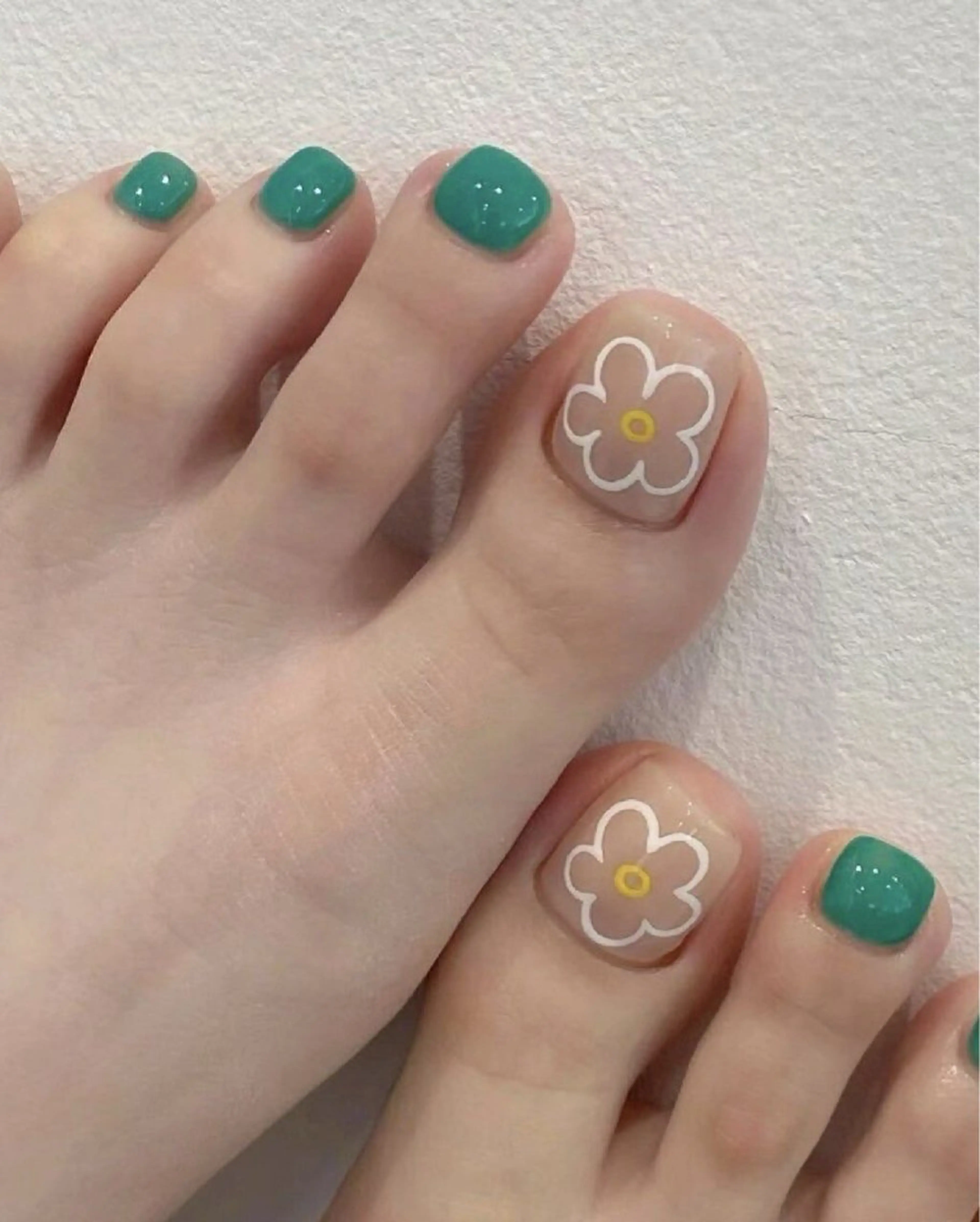 ミニモ限定✨初回オフ無料🎀フットバス付き🌈フットワンカラー＋親指アート2本付きの写真