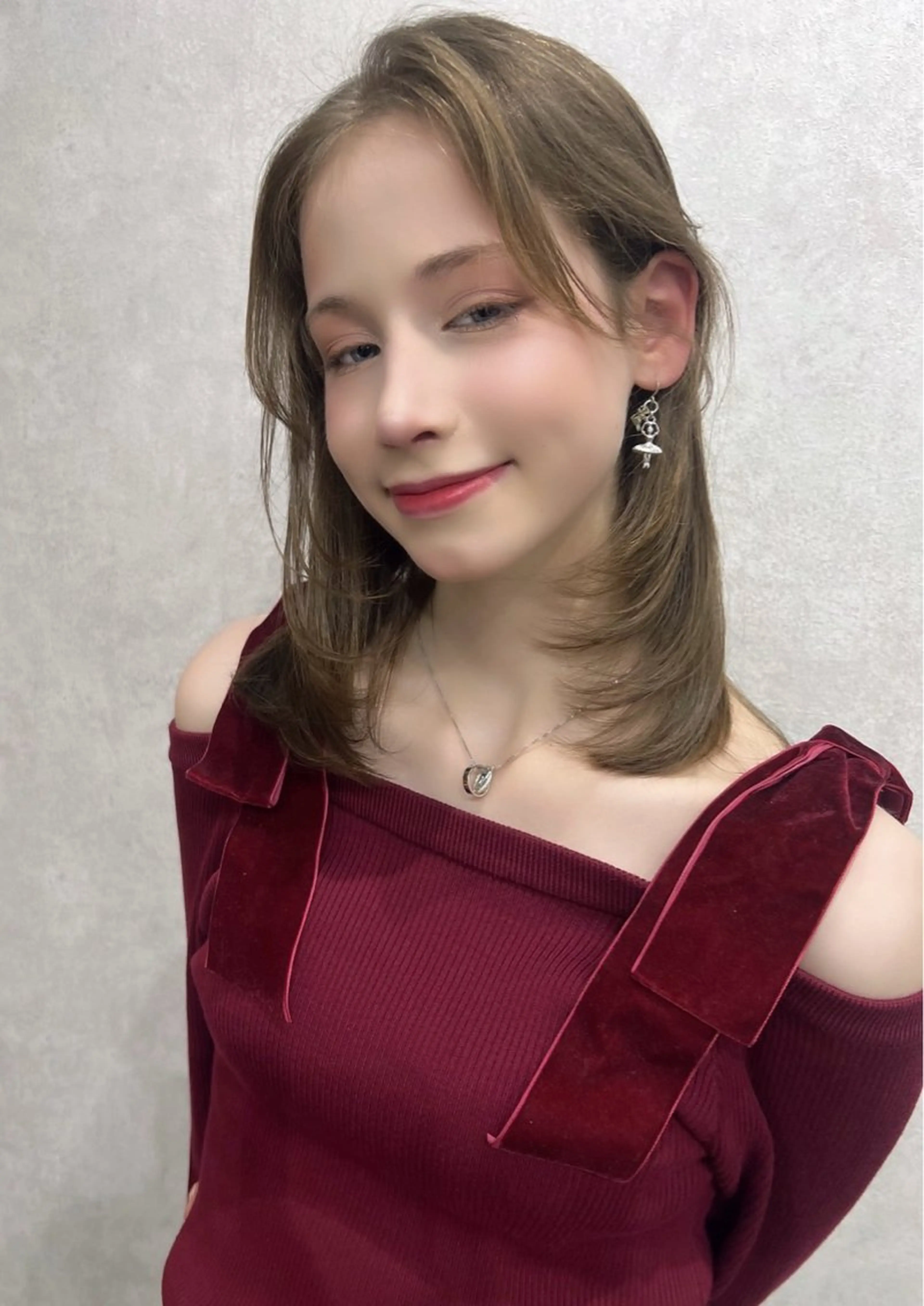 ミディアム カラー レイヤーカット AIRI layer cut hairのヘアスタイル