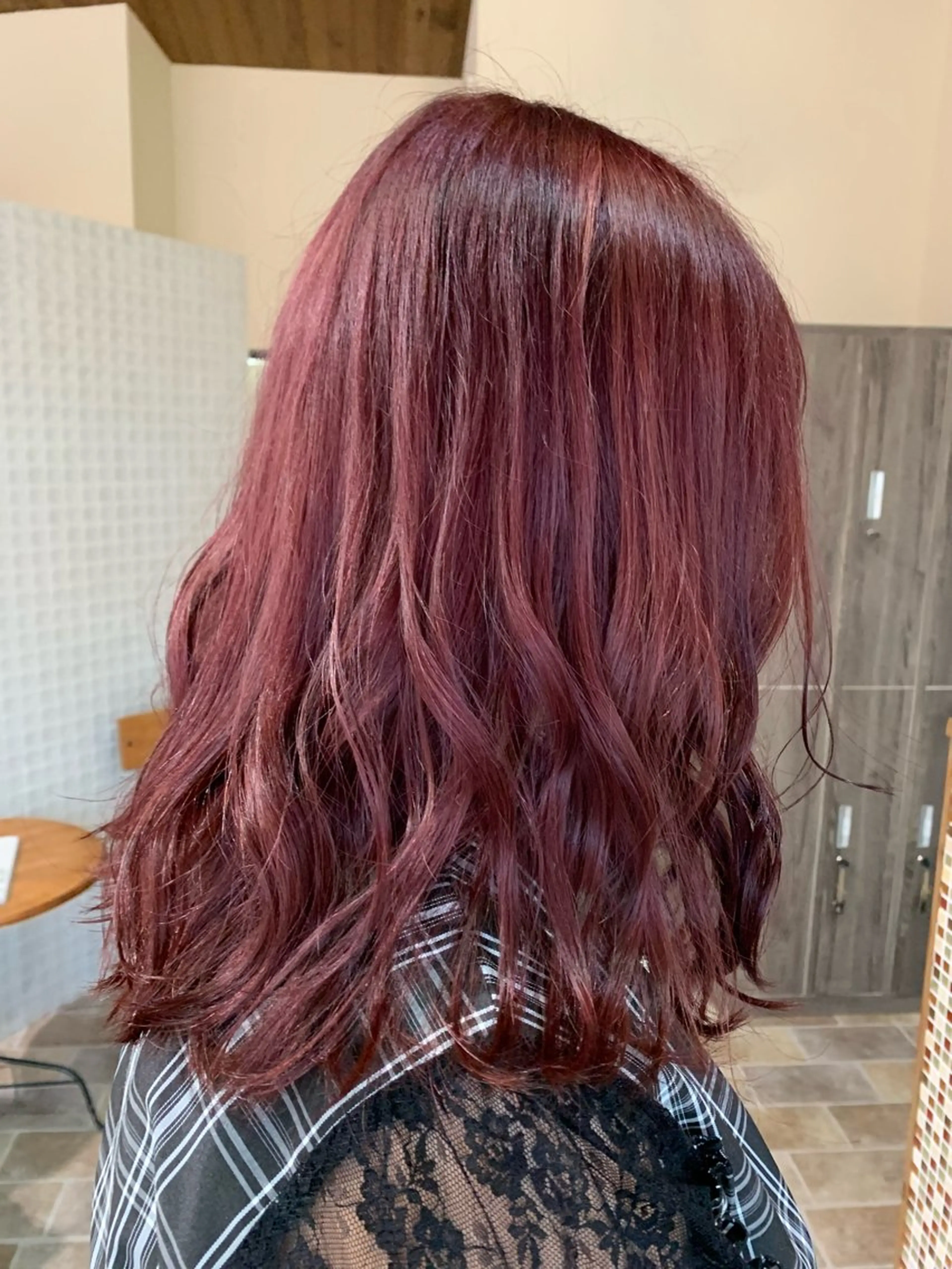 カラー ブリーチ 礒谷 夏帆のヘアスタイル